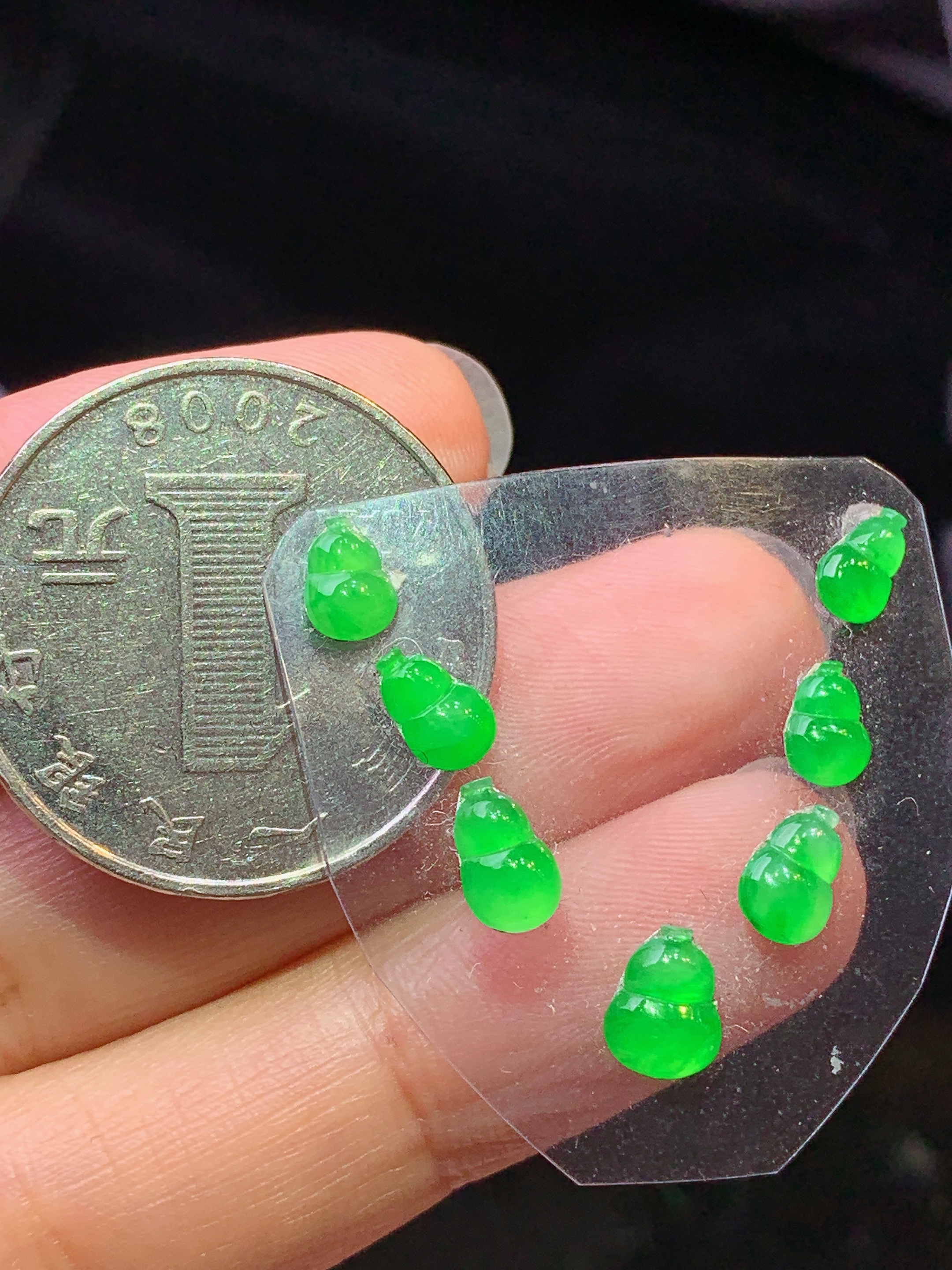 镶嵌款 翠绿葫芦一手 玉质细腻 色泽艳丽清新 水润亮眼 整体尺寸6.6*5.2*2m2