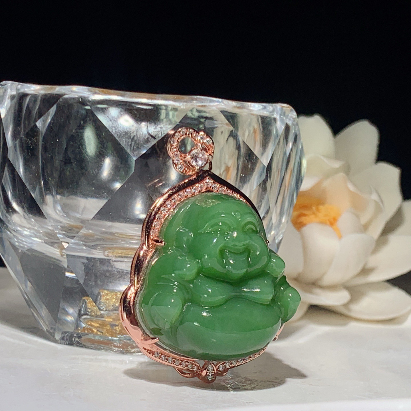 和田玉阳绿俄罗斯碧玉18k佛引福来挂件 尺寸28/27/15重17.8克 玉质细腻油润 底色纯净 脂粉好，品质好。lt260325