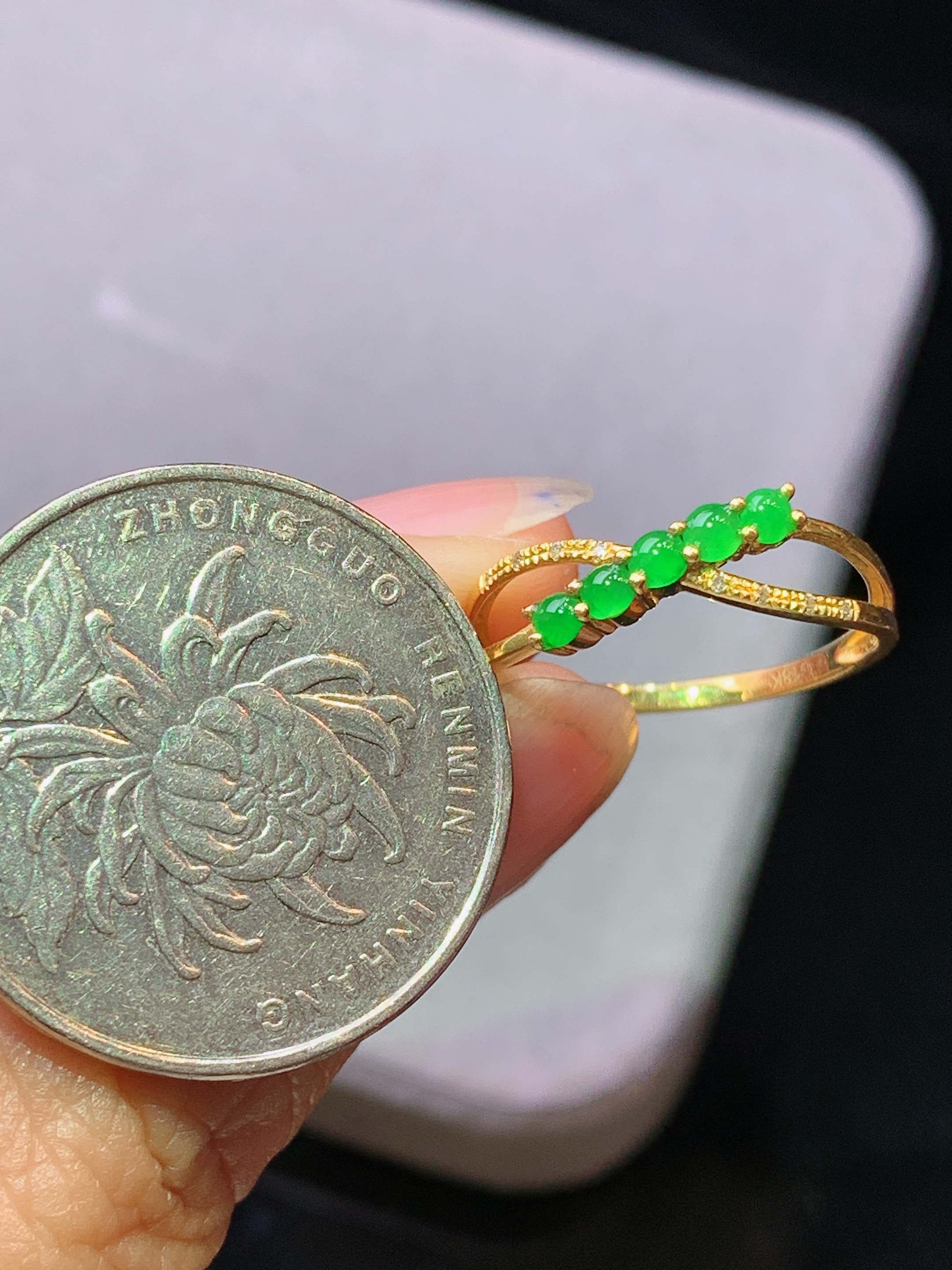 18k金钻镶嵌满绿蛋面组合戒指 玉质细腻 色泽艳丽清新 水润亮眼 圈口13.5 整体尺寸2.2*2yz