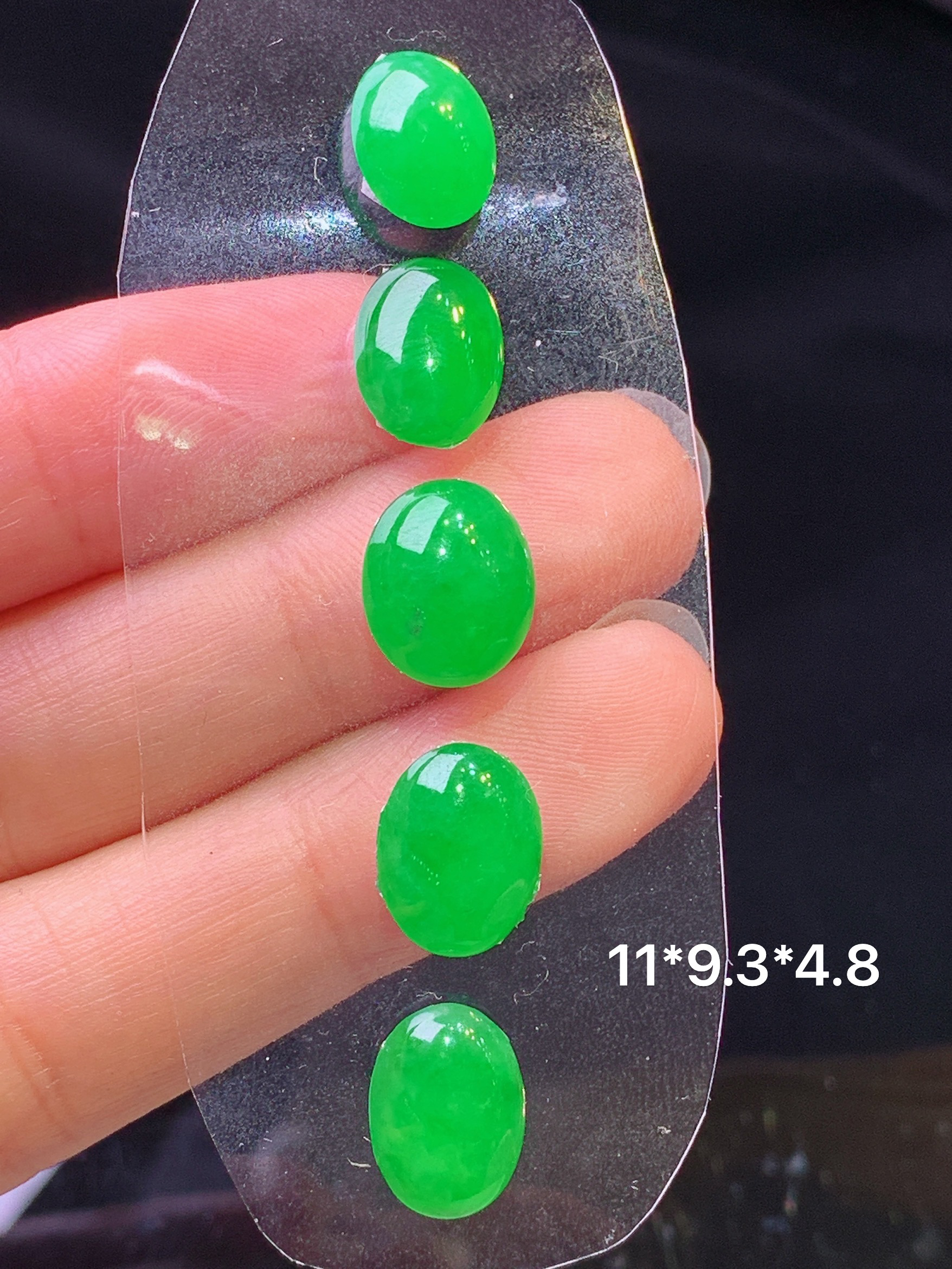 镶嵌款 翠绿蛋面一手 玉质细腻 色泽艳丽清新 水润亮眼 整体尺寸11*9.3*4.8m2