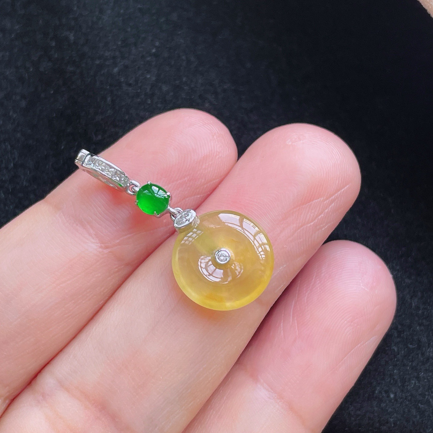 18K 黄翡·平安扣

整26.6-12.3-2.9