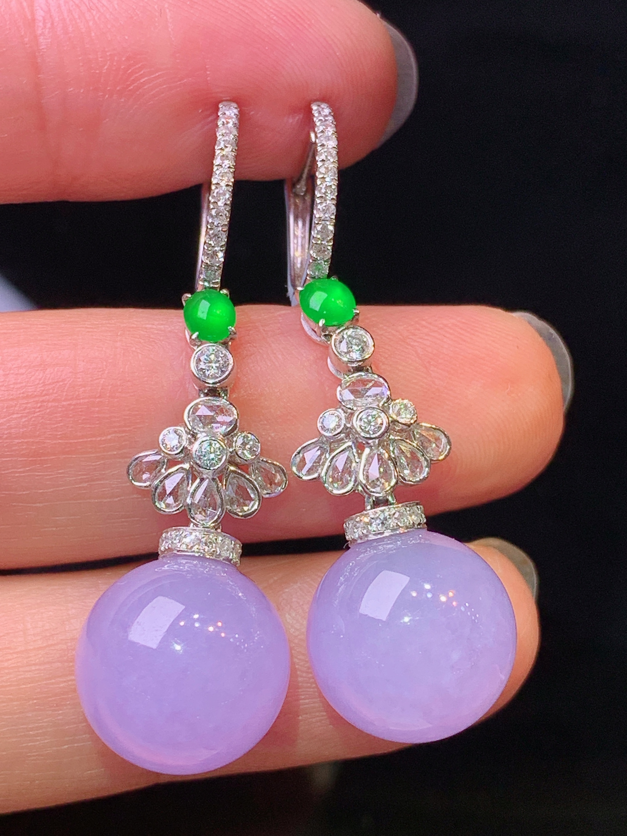 18k金钻镶嵌紫罗兰圆珠耳坠 玉质细腻 色泽艳丽清新 水润亮眼 整体尺寸40.5*12c4