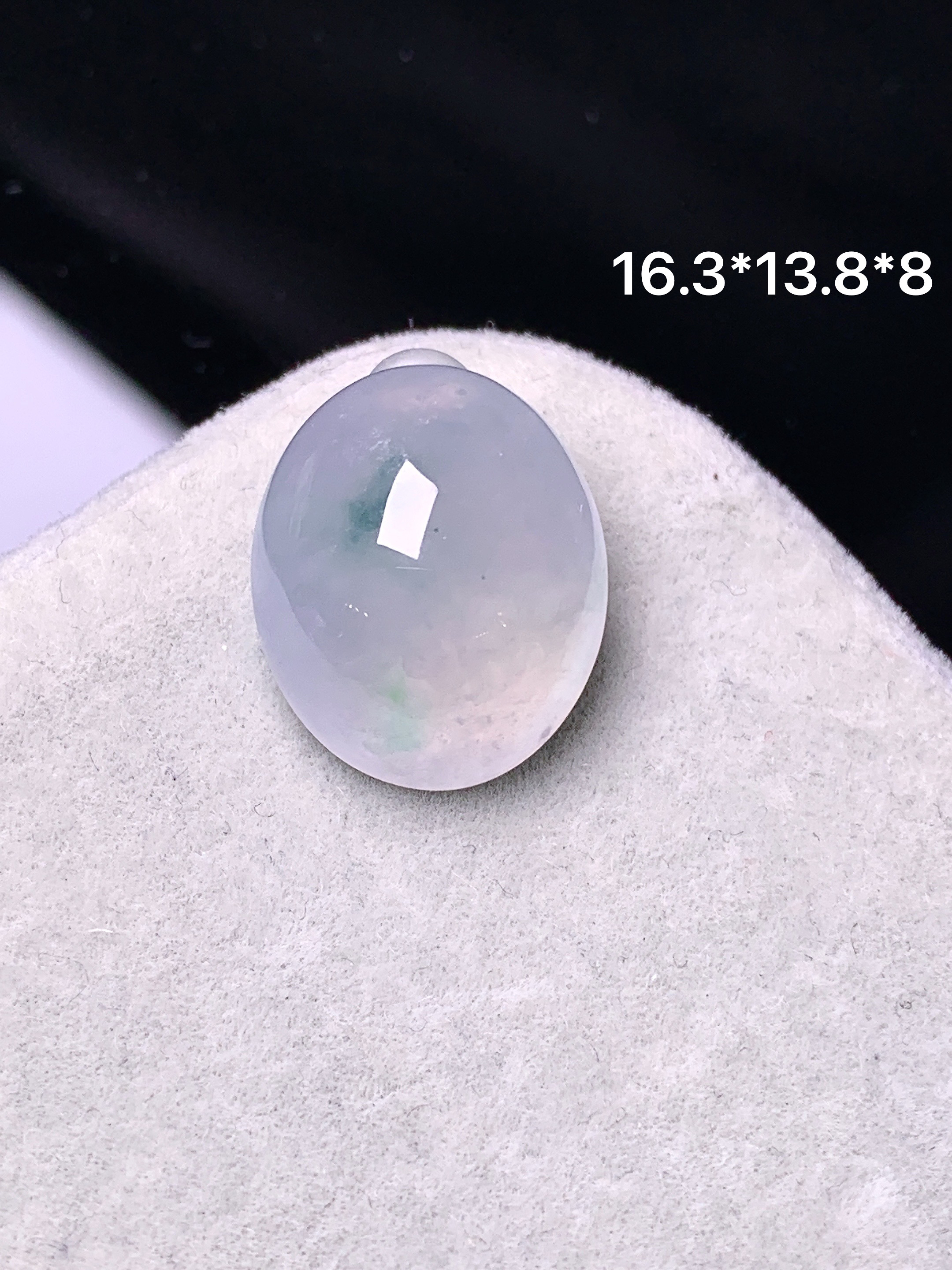 镶嵌款冰种飘绿蛋面吊坠 玉质细腻 色泽艳丽清新 水润亮眼 整体尺寸16.3*13.8*8yz