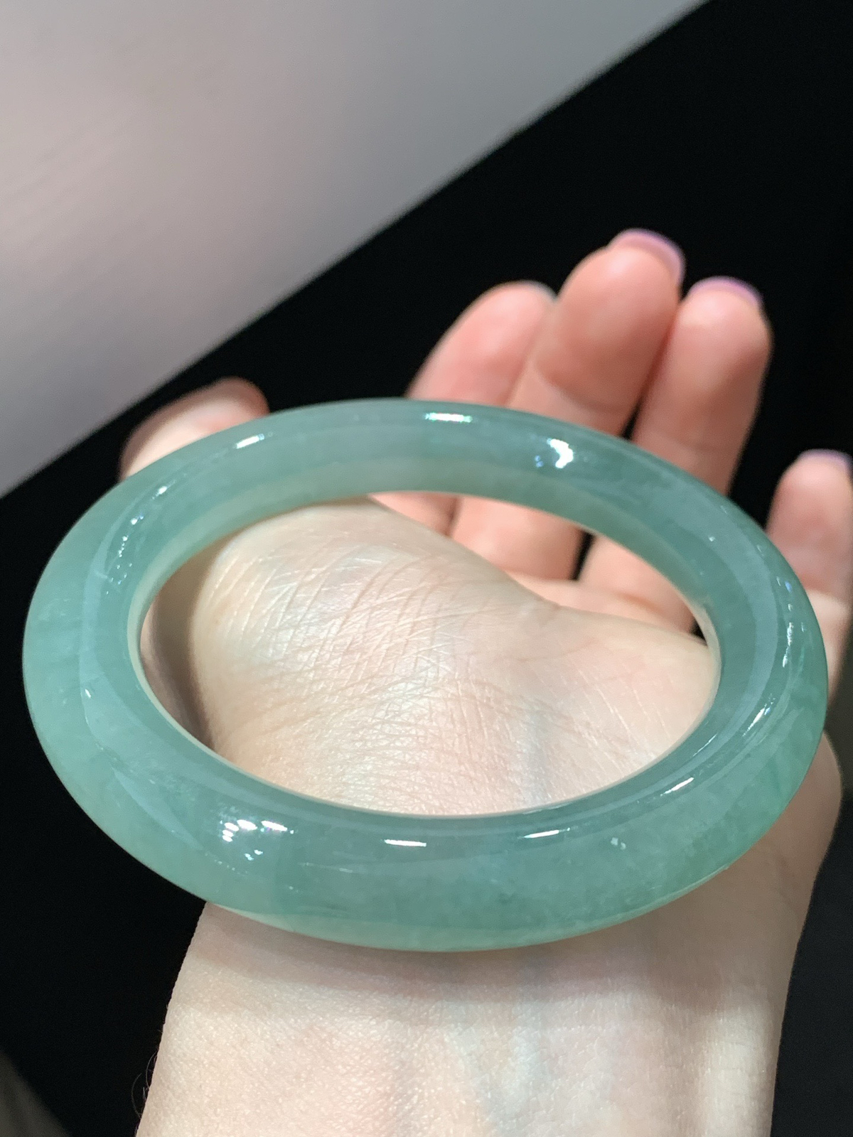 尺寸55.6/10.6/10.8，冰晴圆条手镯 
种好水足 清新甜美