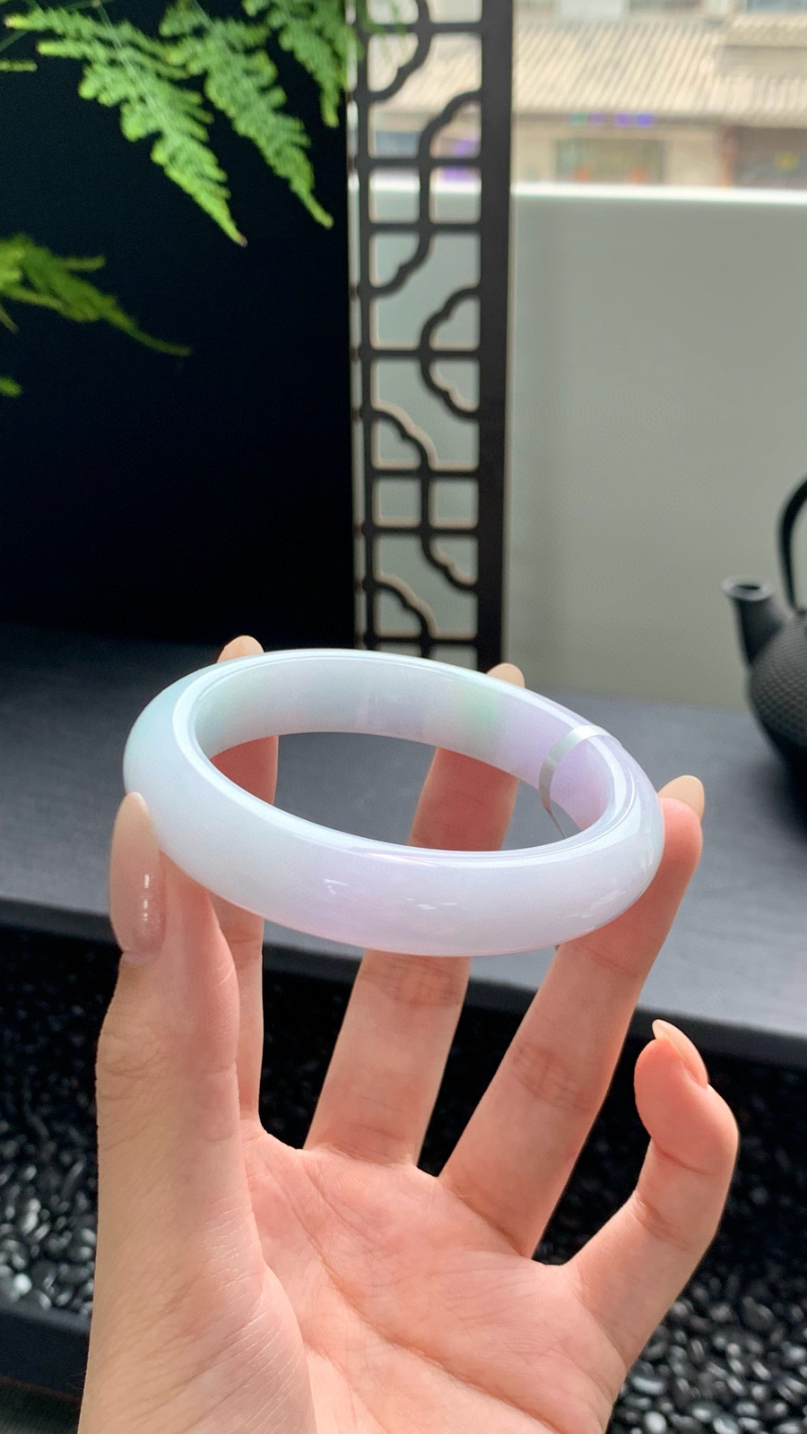 底妆细腻有水头，春彩底清新甜美，色泽淡雅古朴，时而幻紫时而幻绿，仙气满满56-12.5-8mm