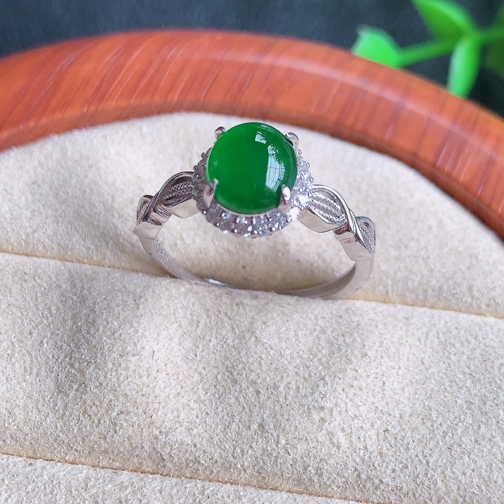 冰润满绿精美环形翡翠戒指  玉质细腻  冰清玉润  飘花灵动  颜色漂亮  W502.25  内径尺