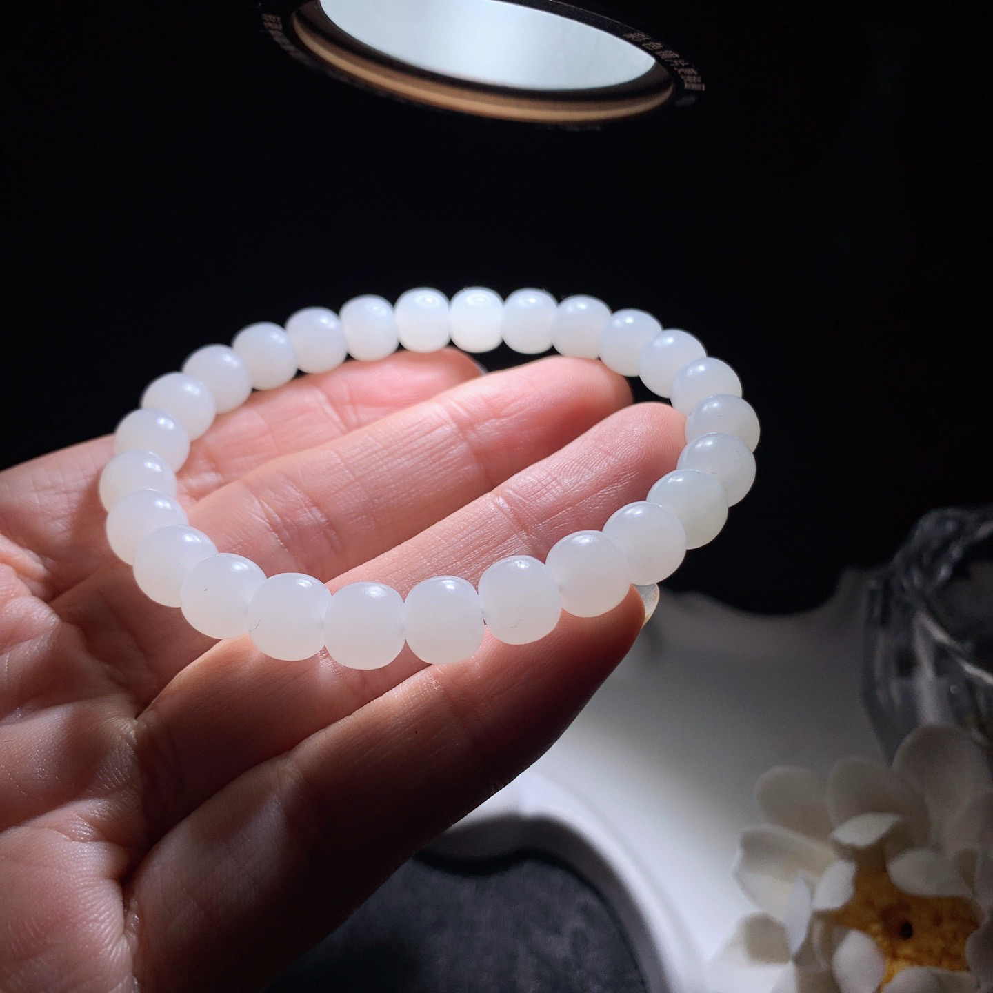 新疆和田玉白玉老型珠手串 单颗尺寸7/8！玉质细腻油润。手推出油。品相大气 lt260325