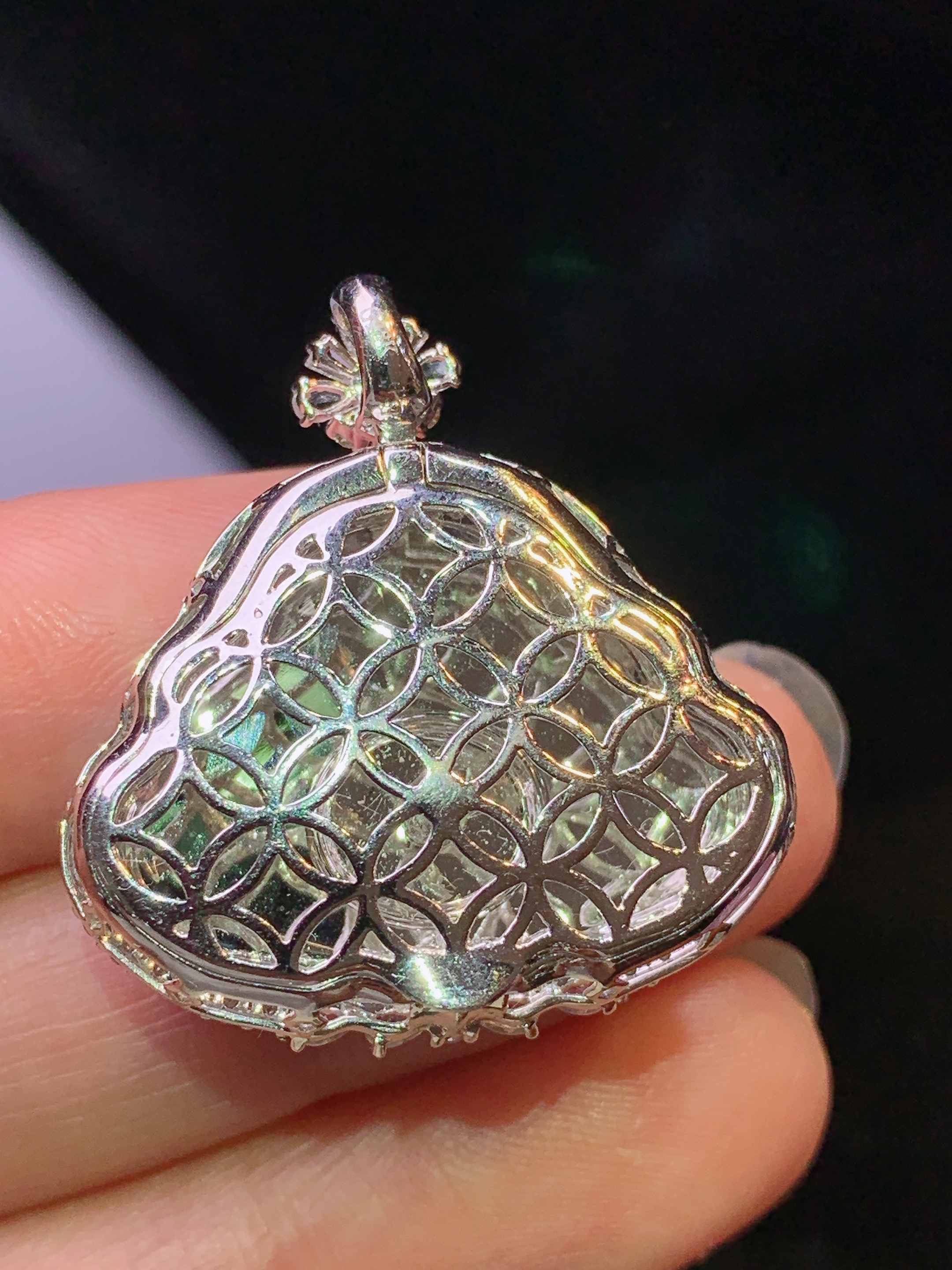 18k金钻镶嵌翠绿佛公吊坠 玉质细腻 色泽艳丽清新 水润亮眼 整体尺寸29*27.5*11yz