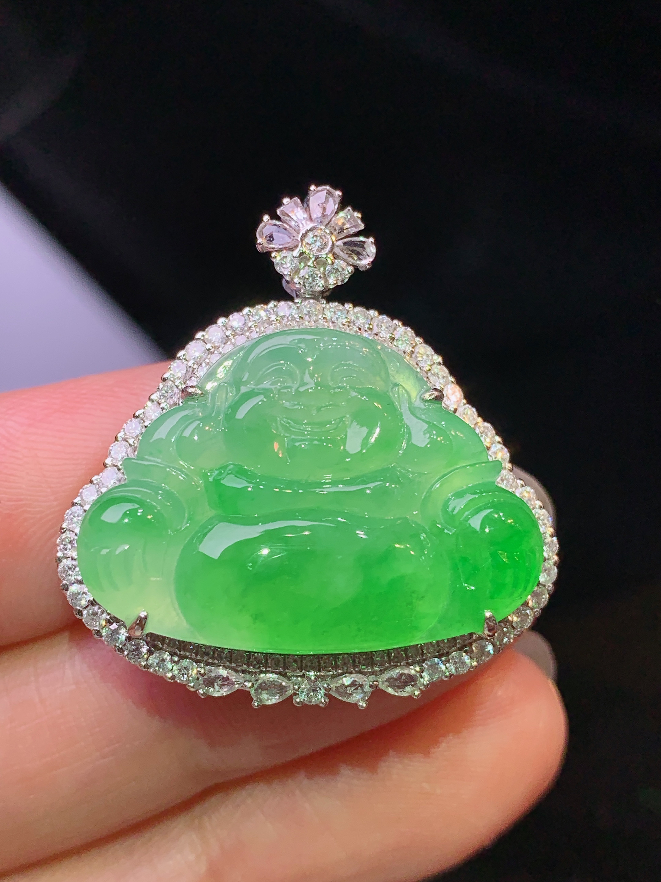 18k金钻镶嵌翠绿佛公吊坠 玉质细腻 色泽艳丽清新 水润亮眼 整体尺寸29*27.5*11yz