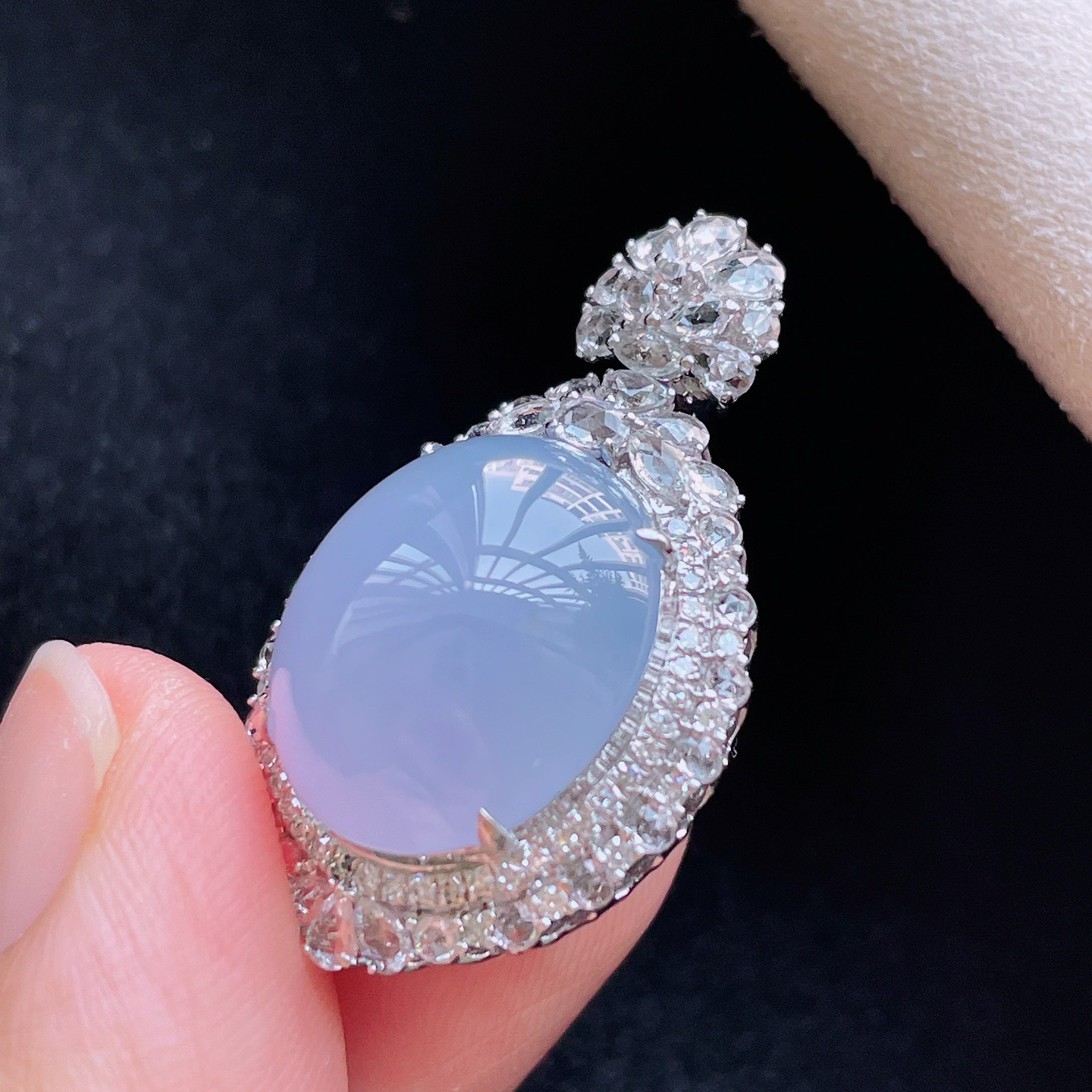 18K 紫罗兰·蛋面吊坠

整30.8-18.6-13.3
裸15.6-13.4-5.8