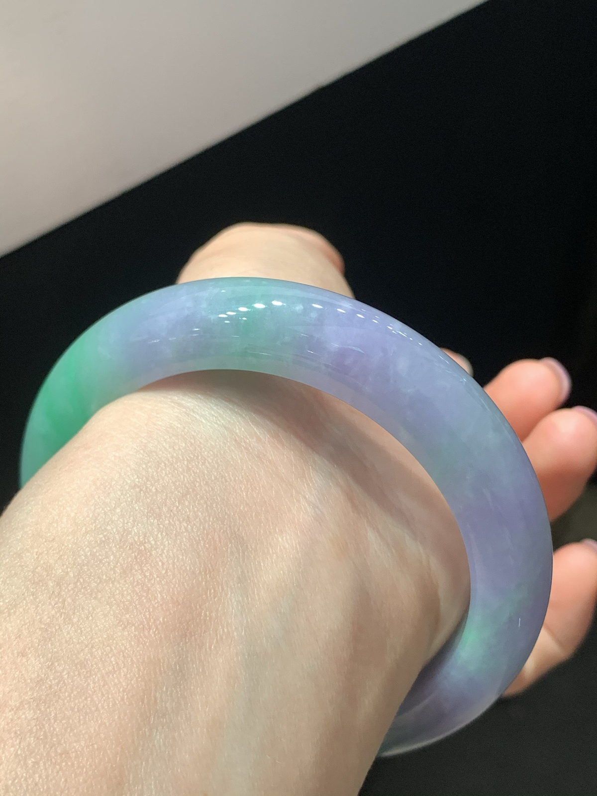 尺寸56.5/13.1/9.9，春彩手镯
水润细腻 色艳 上手好看