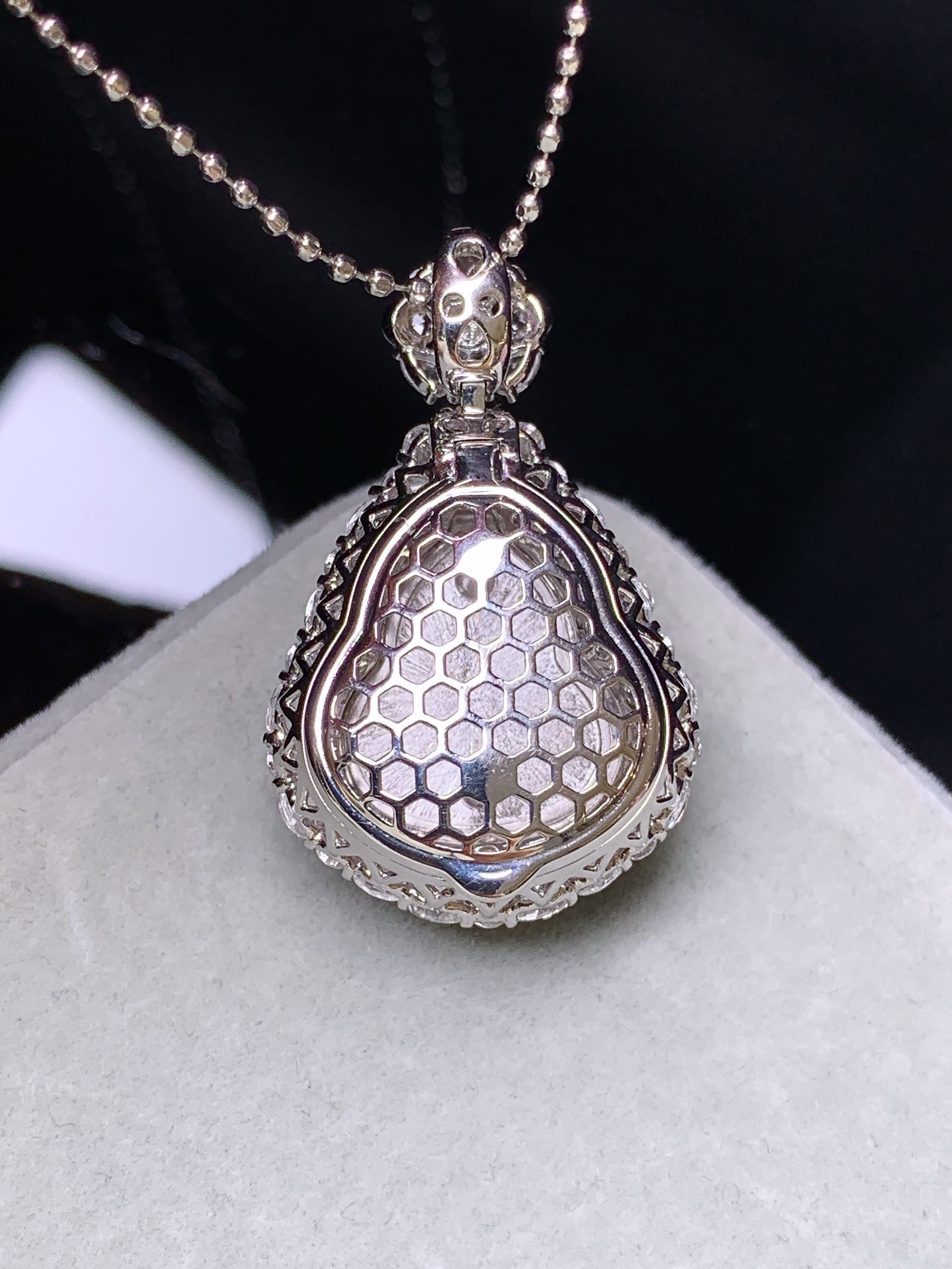 18k金钻镶嵌冰种葫芦吊坠 玉质细腻 色泽艳丽清新 水润亮眼 整体尺寸29.5*18*12c5