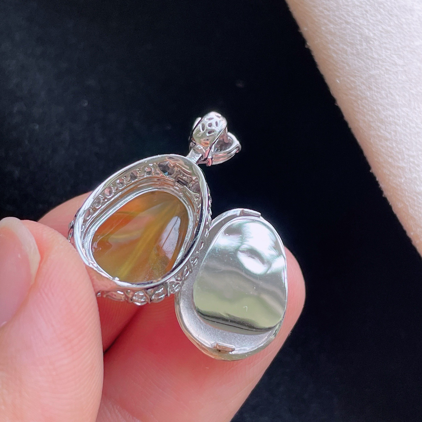 18K 黄翡·叶子

整24.7-14.1-9.6
裸13.2-10.5-2.7