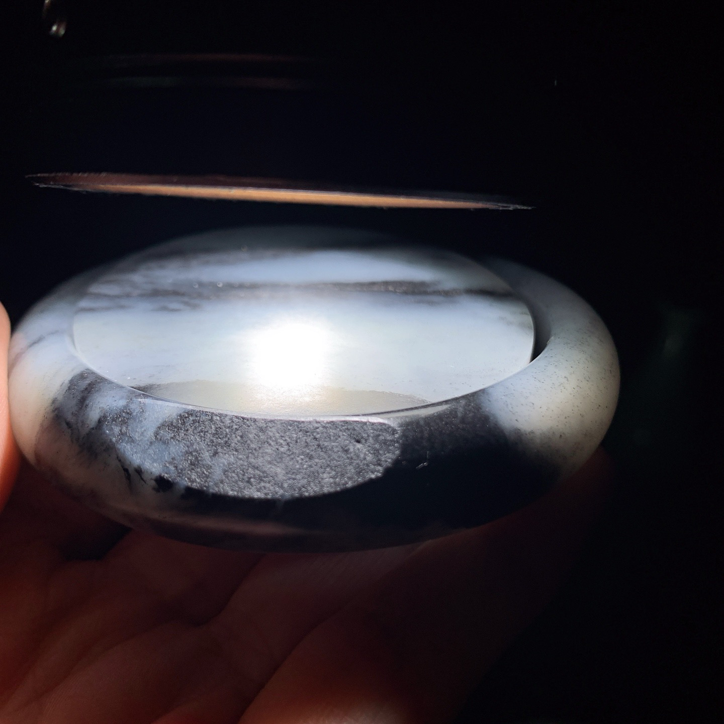 新疆和田玉籽料青花手镯 青花籽料套镯 镯子芯尺寸57/14重109.5克 60圈口条宽13厚9重63克！玉质细腻油润 底色纯净 脂粉好，品质好。lt260325