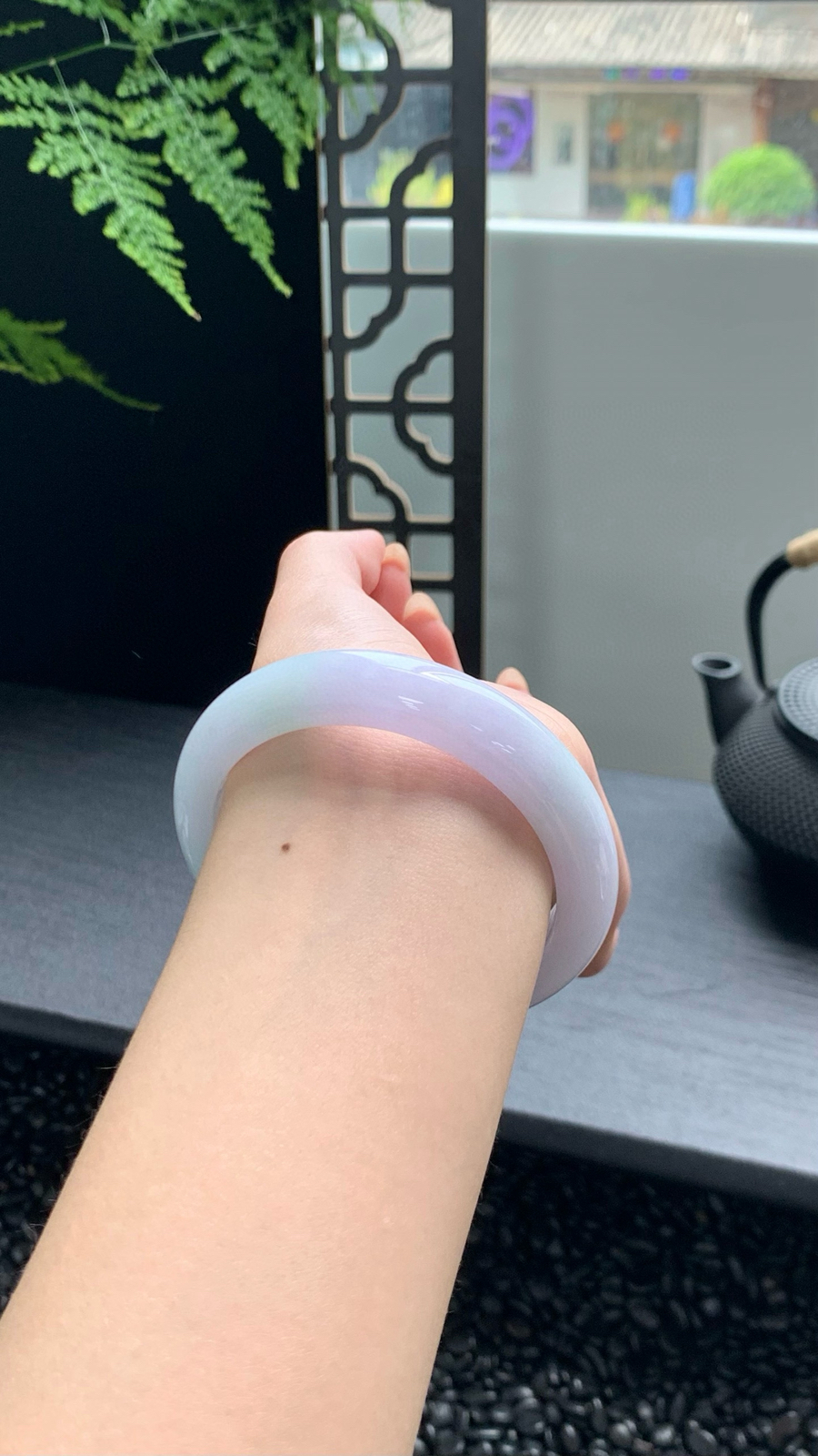 底妆细腻有水头，春彩底清新甜美，色泽淡雅古朴，时而幻紫时而幻绿，仙气满满56-12.5-8mm