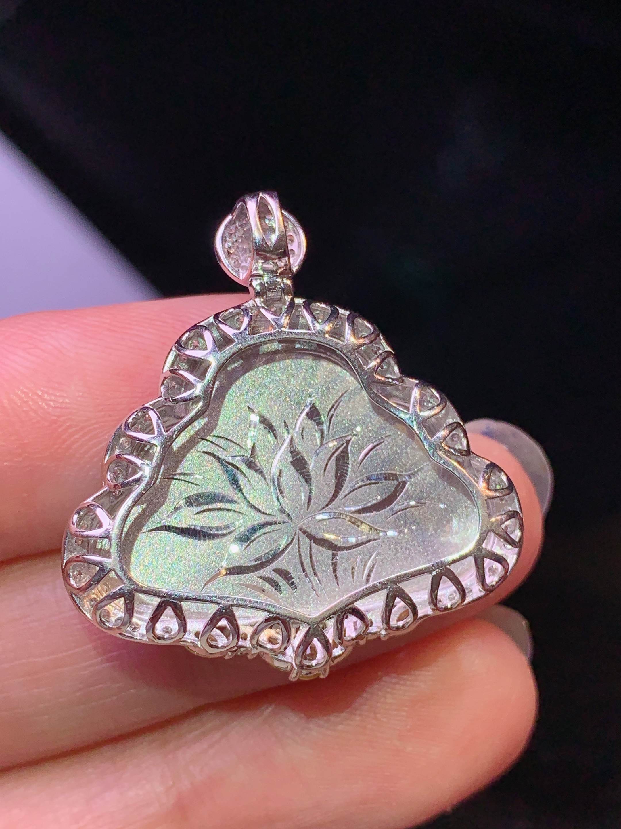 18k金钻镶嵌翠绿佛公吊坠 玉质细腻 色泽艳丽清新 水润亮眼 整体尺寸28.6*27.2*6.8yz