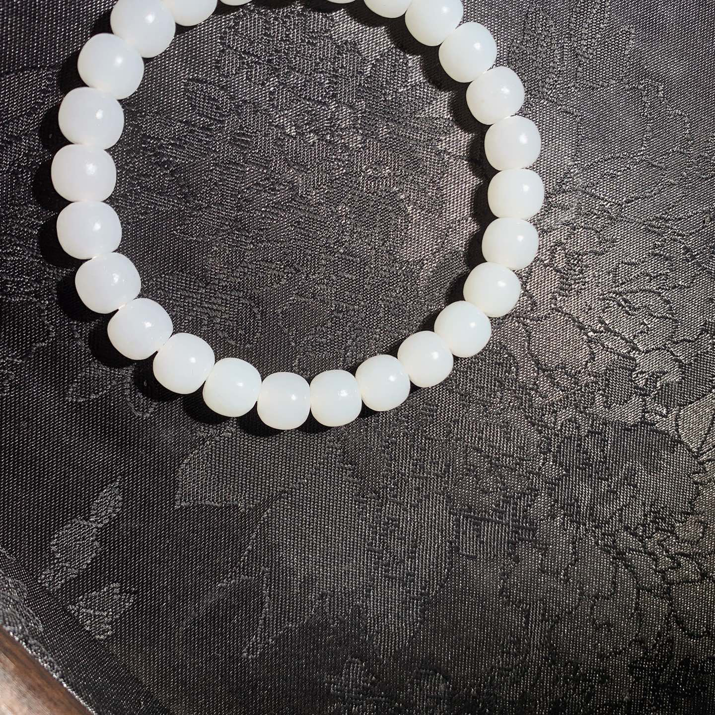 新疆和田玉白玉老型珠手串 单颗尺寸7/8！玉质细腻油润。手推出油。品相大气 lt260325