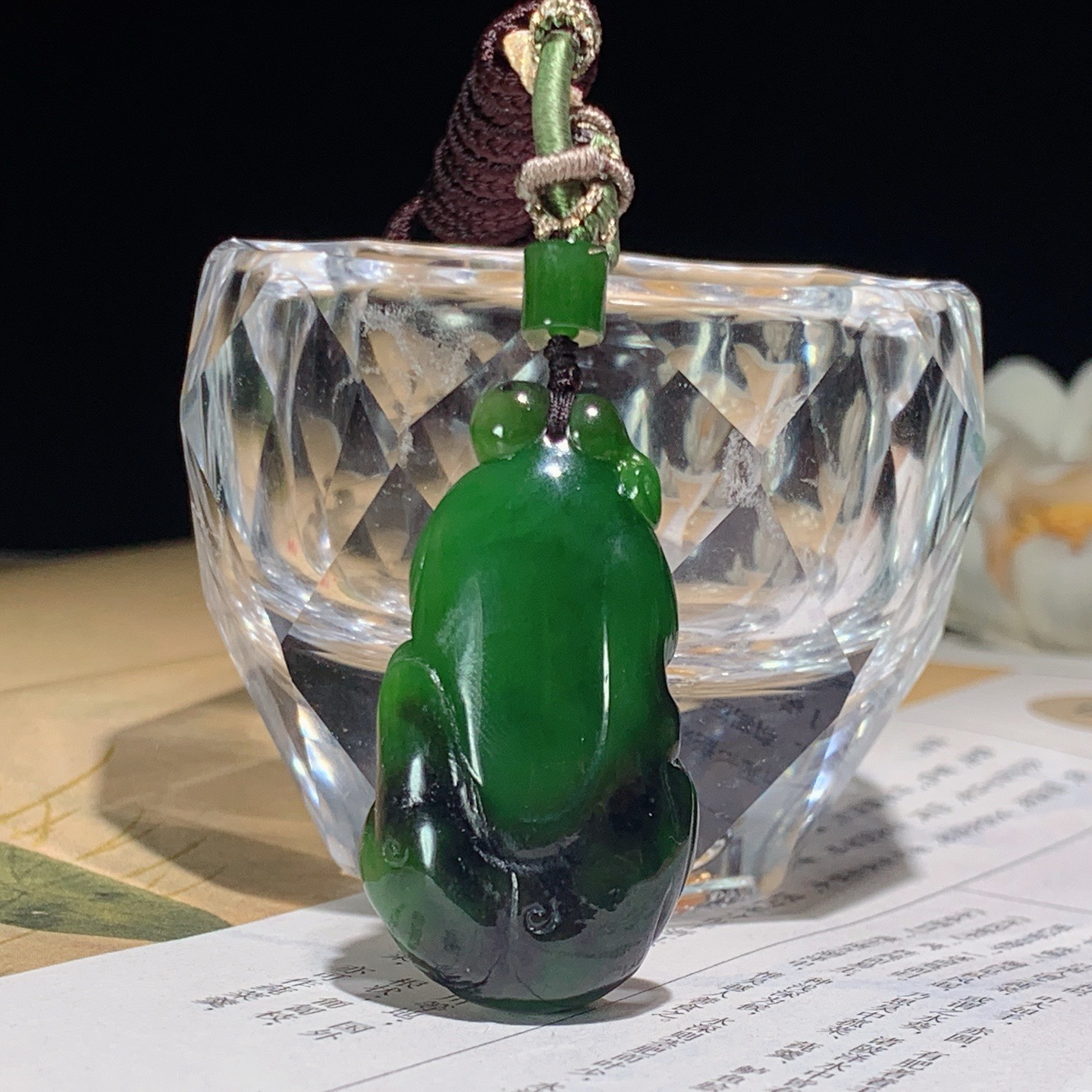 和田玉阳绿红皮料俄罗斯碧玉佛引福来挂件 尺寸41/22/13重20克 玉质细腻油润 底色纯净 脂粉好，品质好。lt260327