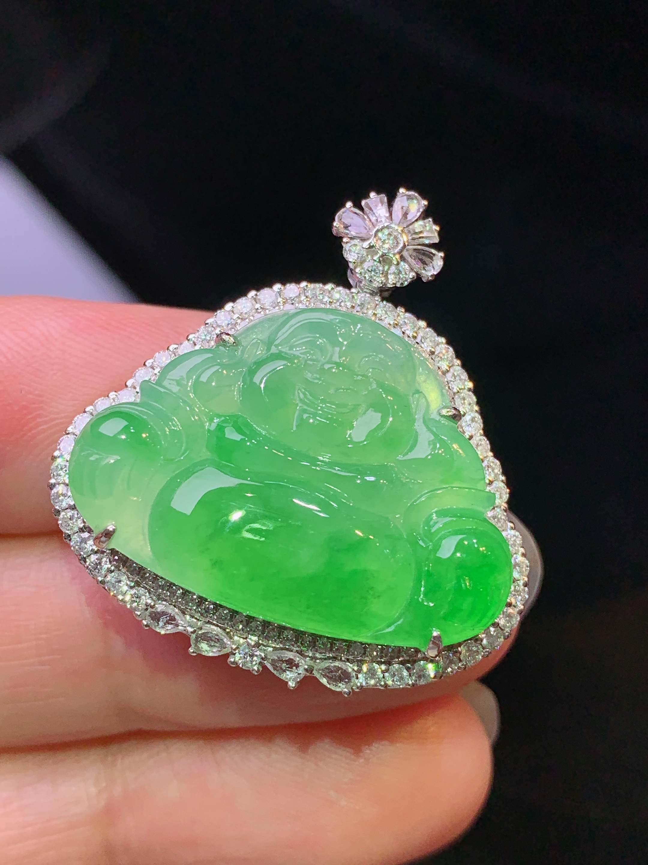 18k金钻镶嵌翠绿佛公吊坠 玉质细腻 色泽艳丽清新 水润亮眼 整体尺寸29*27.5*11yz