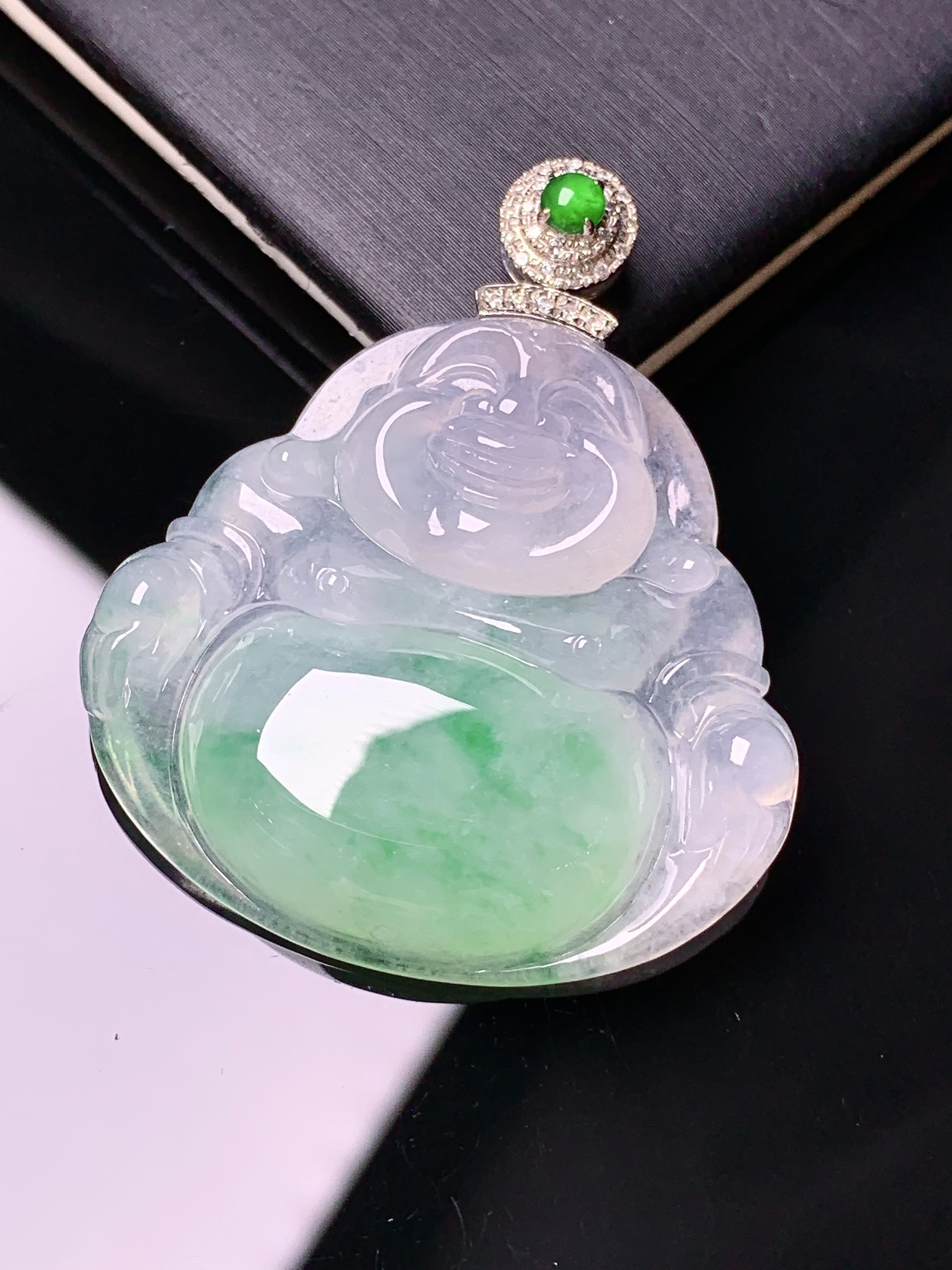 18k金钻镶嵌冰种吊坠 玉质细腻 色泽艳丽清新 水润亮眼 整体尺寸41.2*34.6*6.6x1