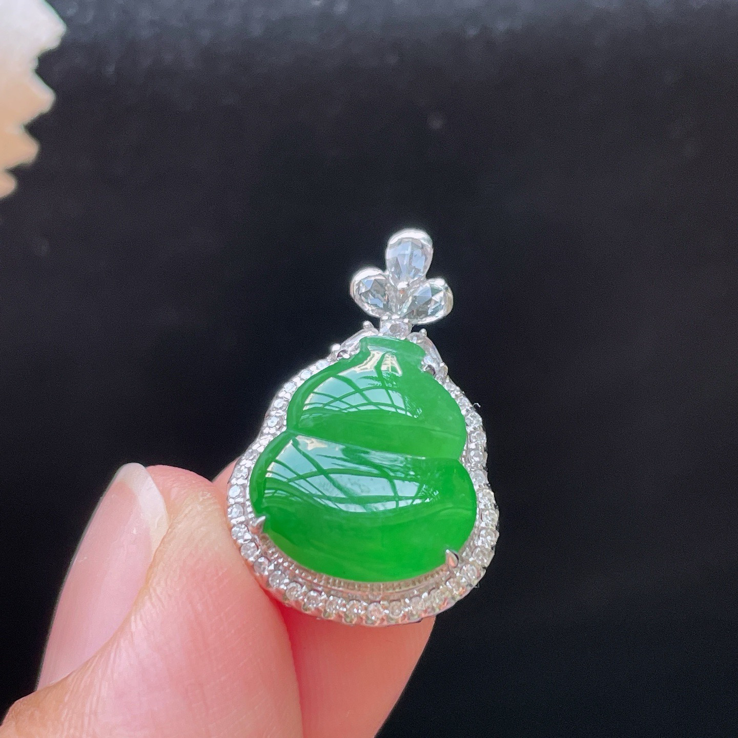 18K 满色·葫芦

整22.5-14.7-7.4
裸13-11.8-2.3