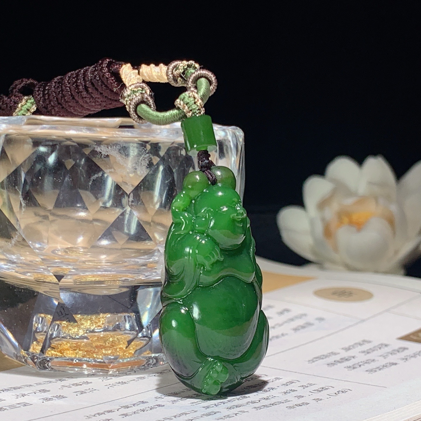 和田玉阳绿红皮料俄罗斯碧玉佛引福来挂件 尺寸41/22/13重20克 玉质细腻油润 底色纯净 脂粉好