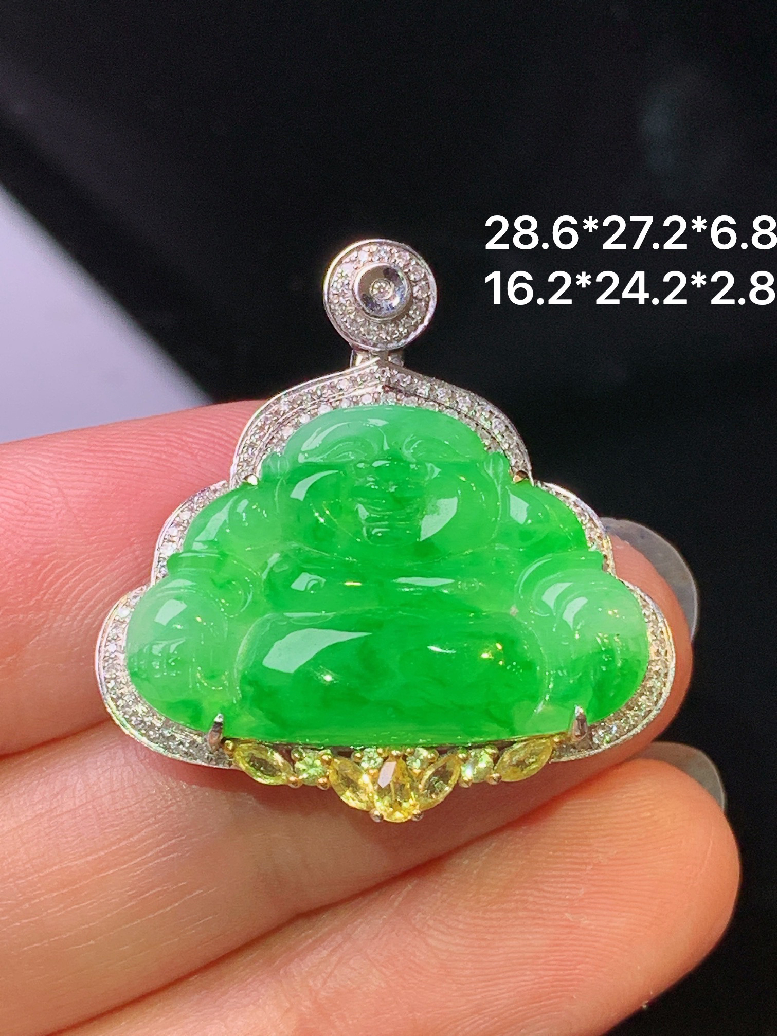 18k金钻镶嵌翠绿佛公吊坠 玉质细腻 色泽艳丽清新 水润亮眼 整体尺寸28.6*27.2*6.8yz