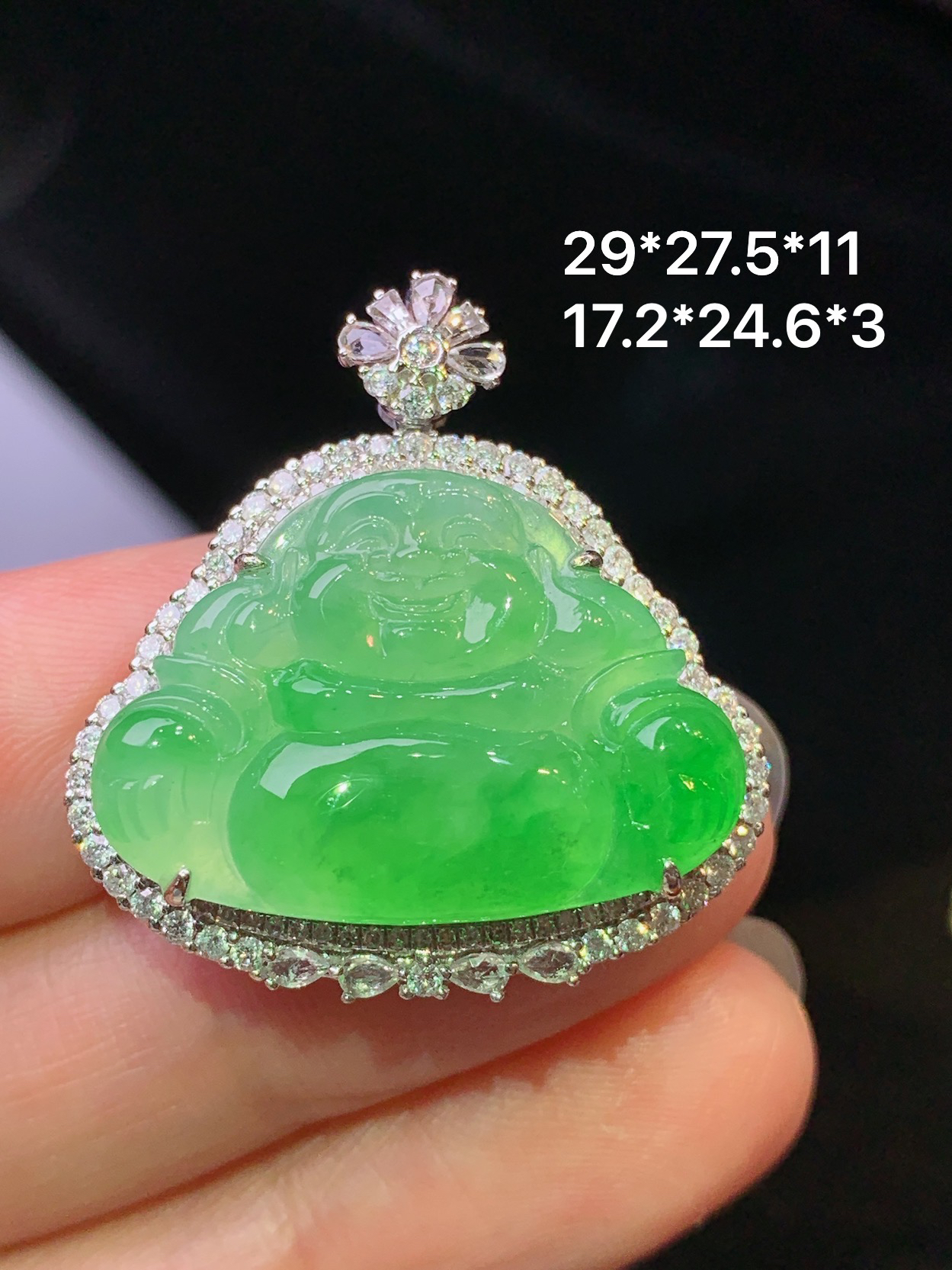 18k金钻镶嵌翠绿佛公吊坠 玉质细腻 色泽艳丽清新 水润亮眼 整体尺寸29*27.5*11yz