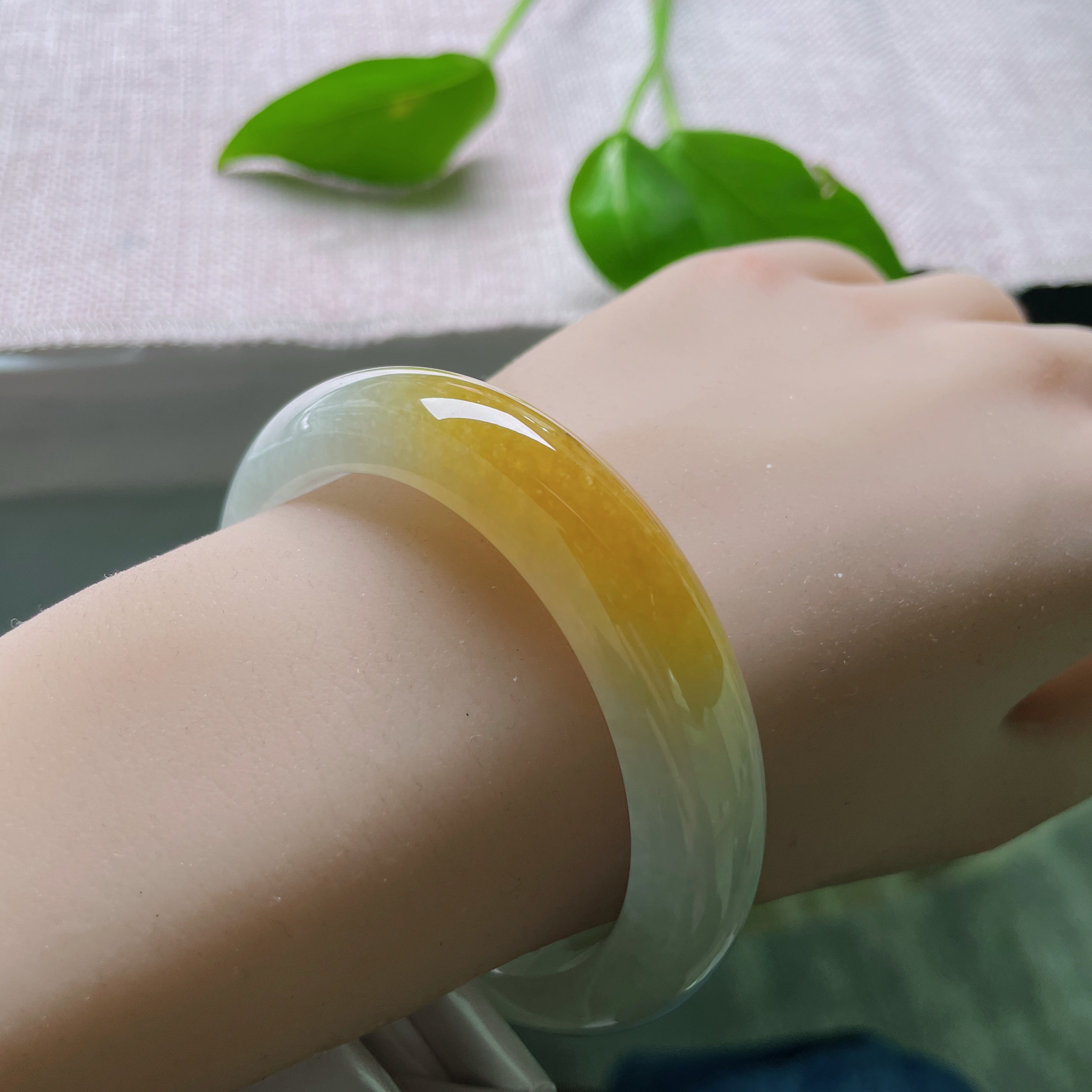 54.1/12.6/8.6黄翡正圈，水润细腻，金缕映婉，霞色生香，贵气，乌鸡