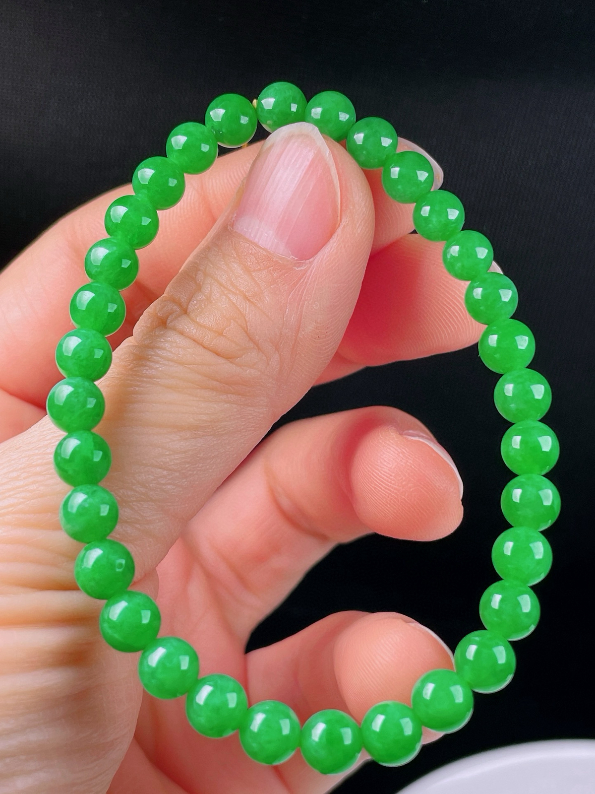 辣绿手串，老种起光，细底通透，尺寸：6.2mm