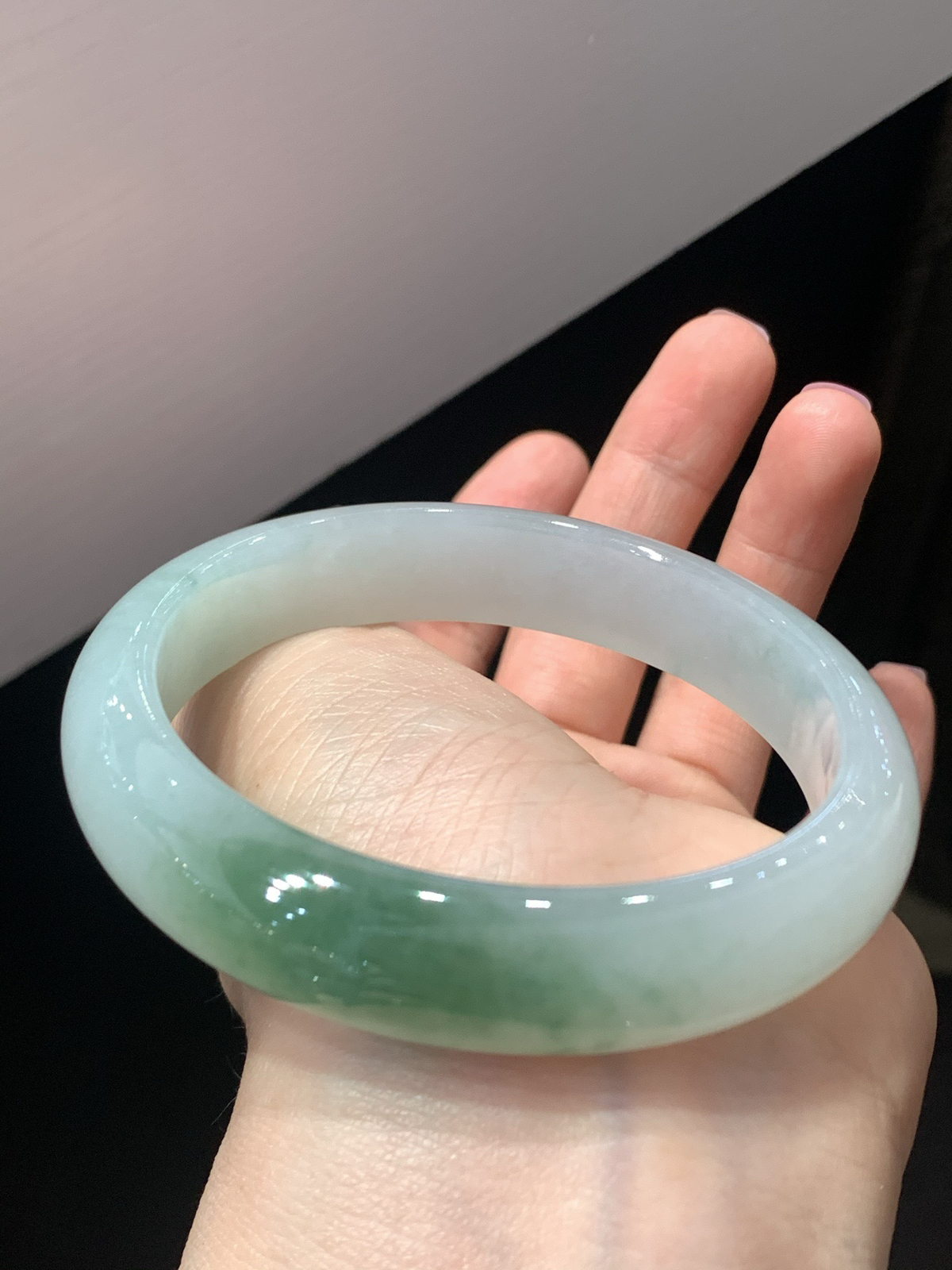 尺寸59.8/13.2/7.9，细糯手镯
水润细腻 清新甜美