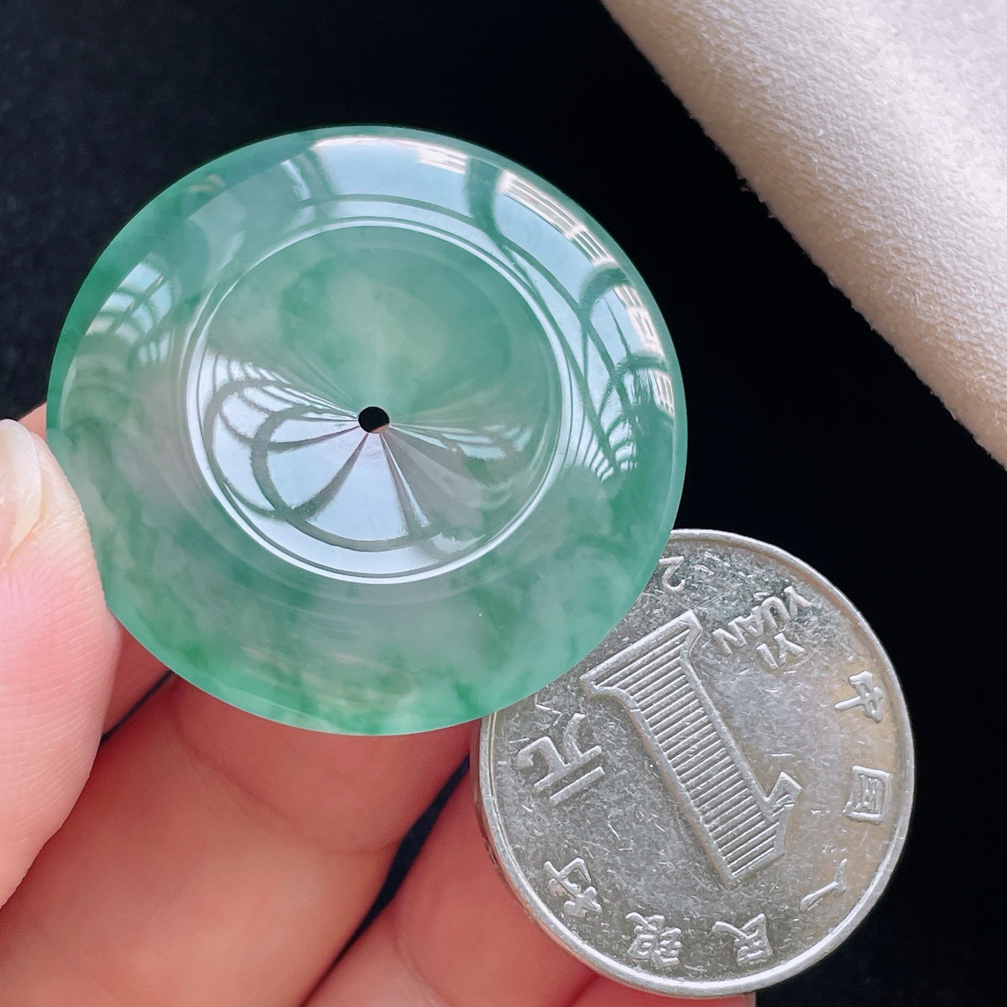 冰种飘花·平安扣

裸33.8-5.8