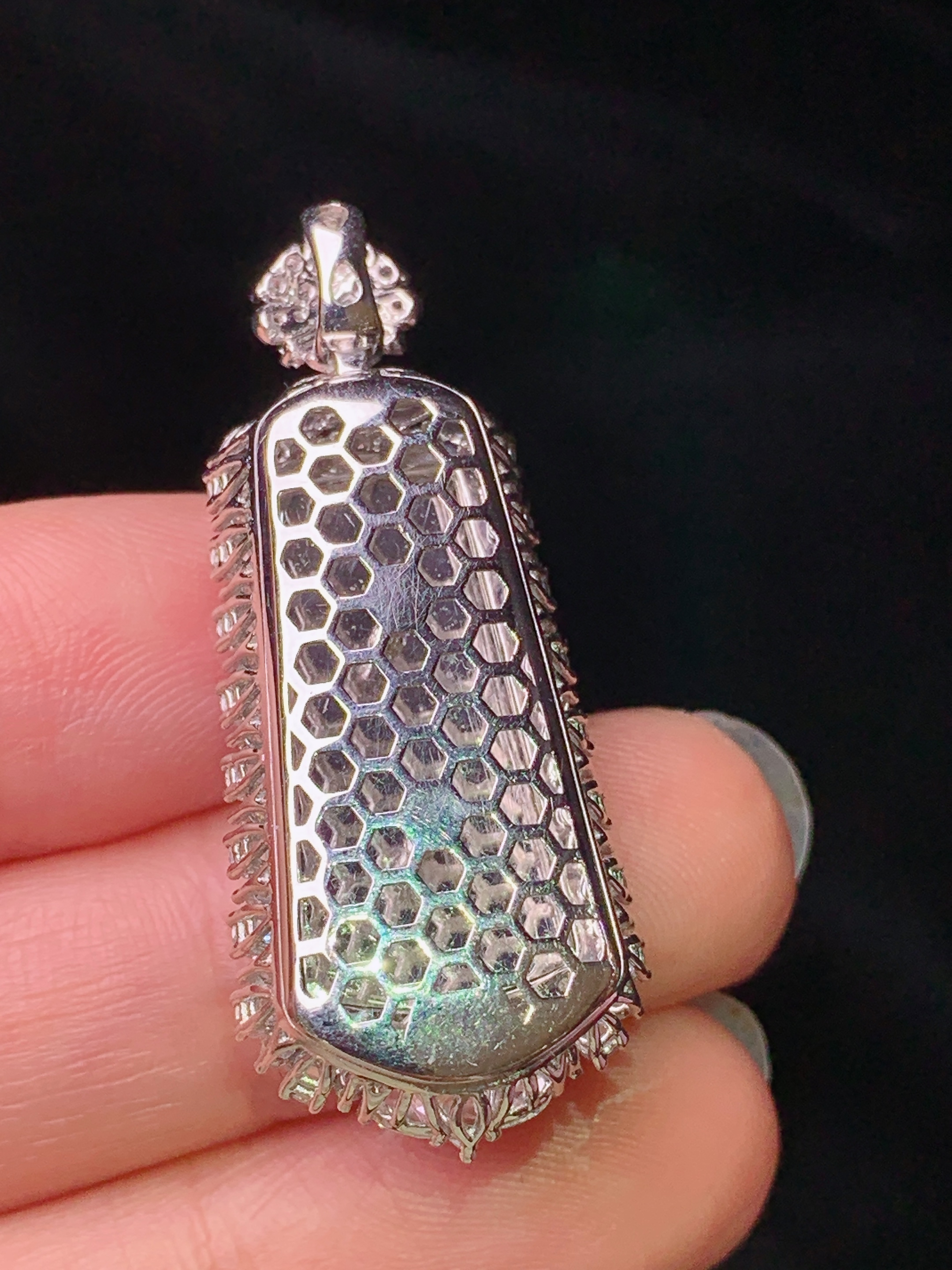 18k金钻镶嵌满绿无事牌吊坠 玉质细腻 色泽艳丽清新 水润亮眼 整体尺寸38.5*168.8c5