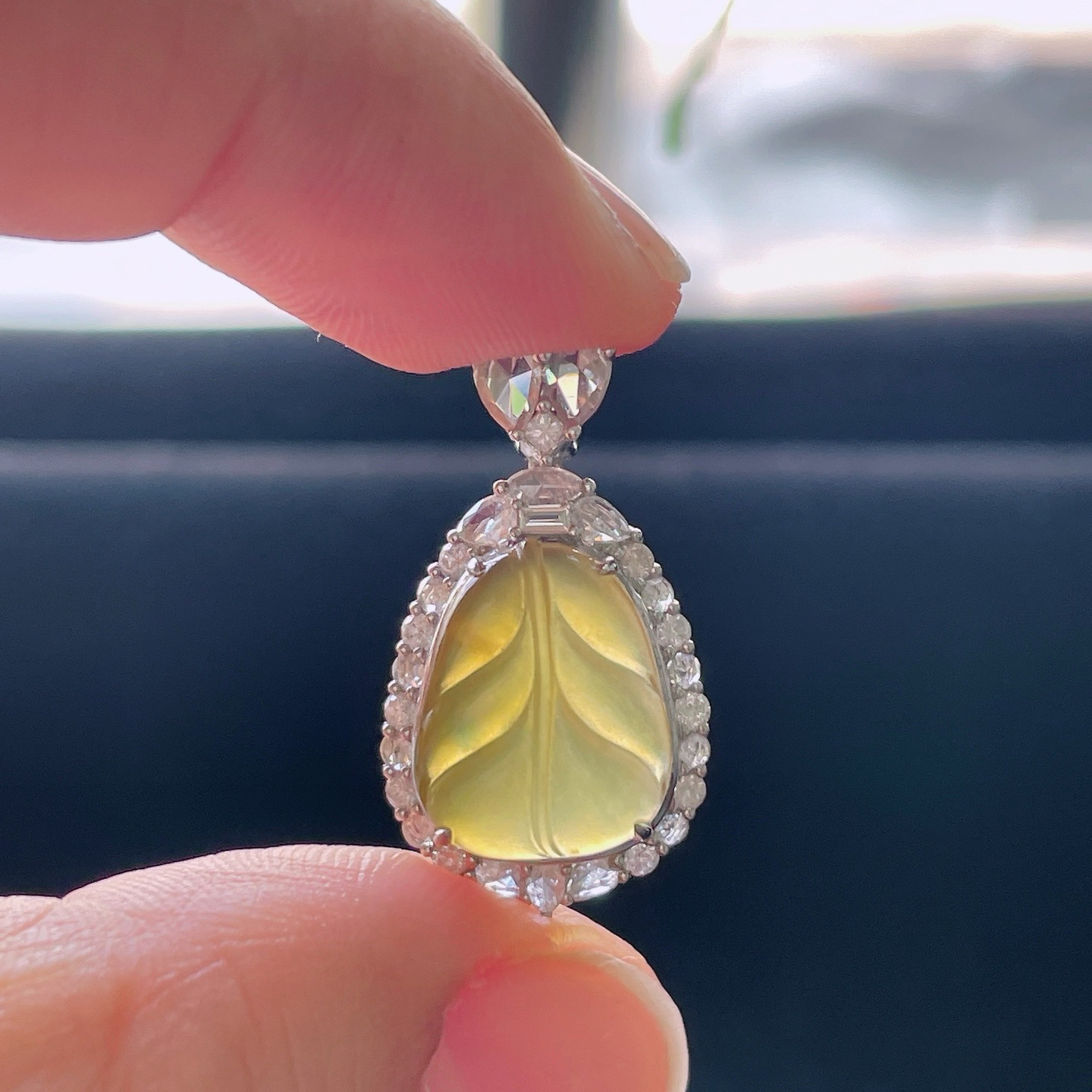 18K 黄翡·叶子

整24.7-14.1-9.6
裸13.2-10.5-2.7