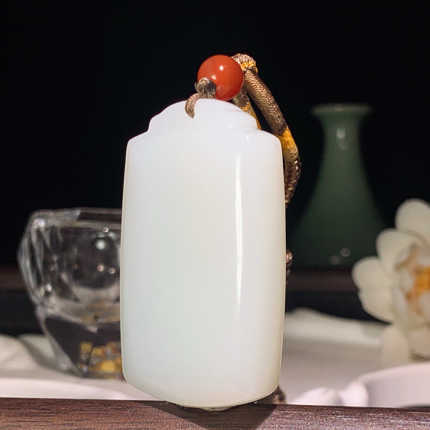 和田玉羊脂白玉平安无事牌牌子挂件 尺寸54/30/12重52.5克 玉质细腻油润 底色纯净 脂粉好，品质好。lt260325