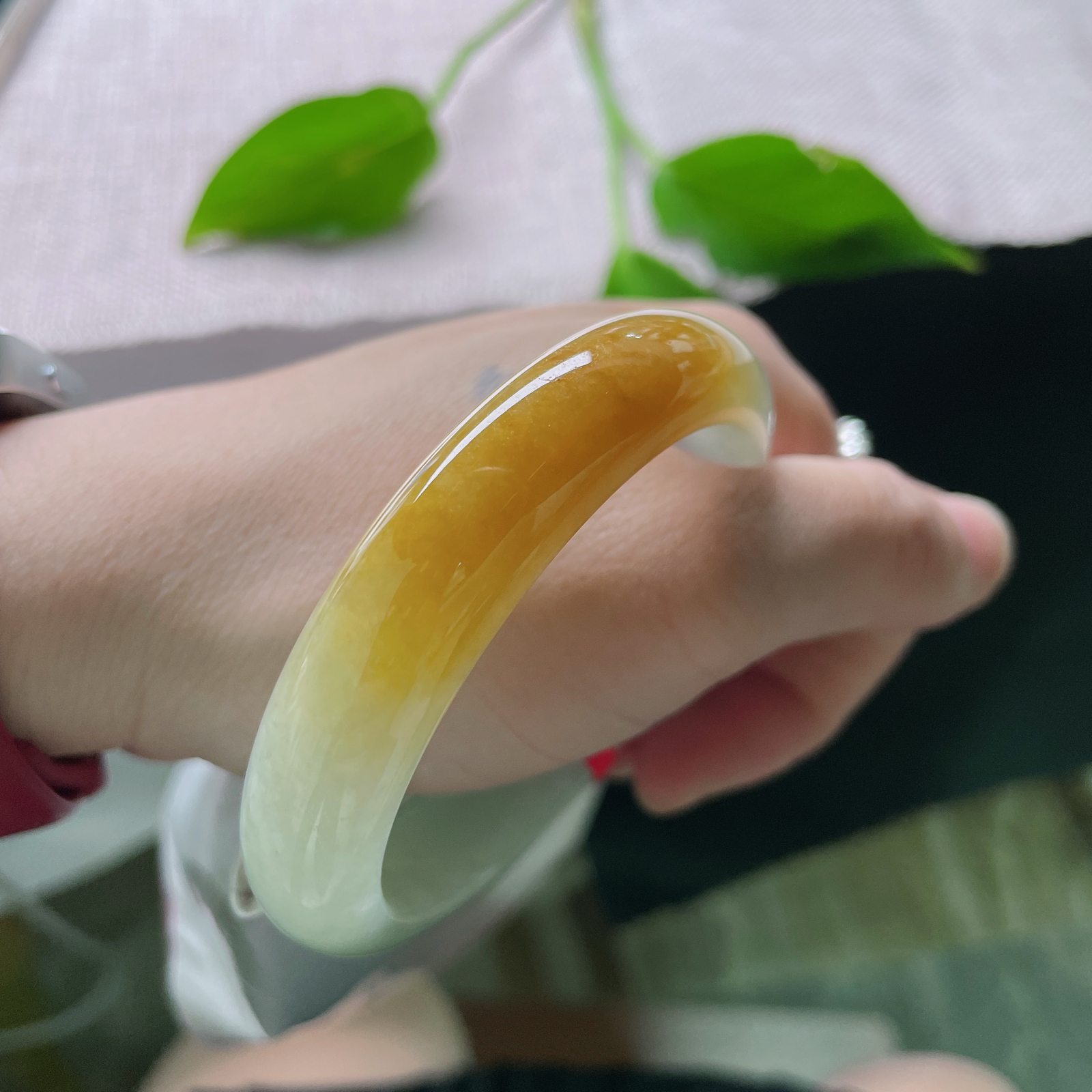 55.2/12.5/7.6黄翡正圈，水润细腻，金玉满堂，福泽绵长，贵气