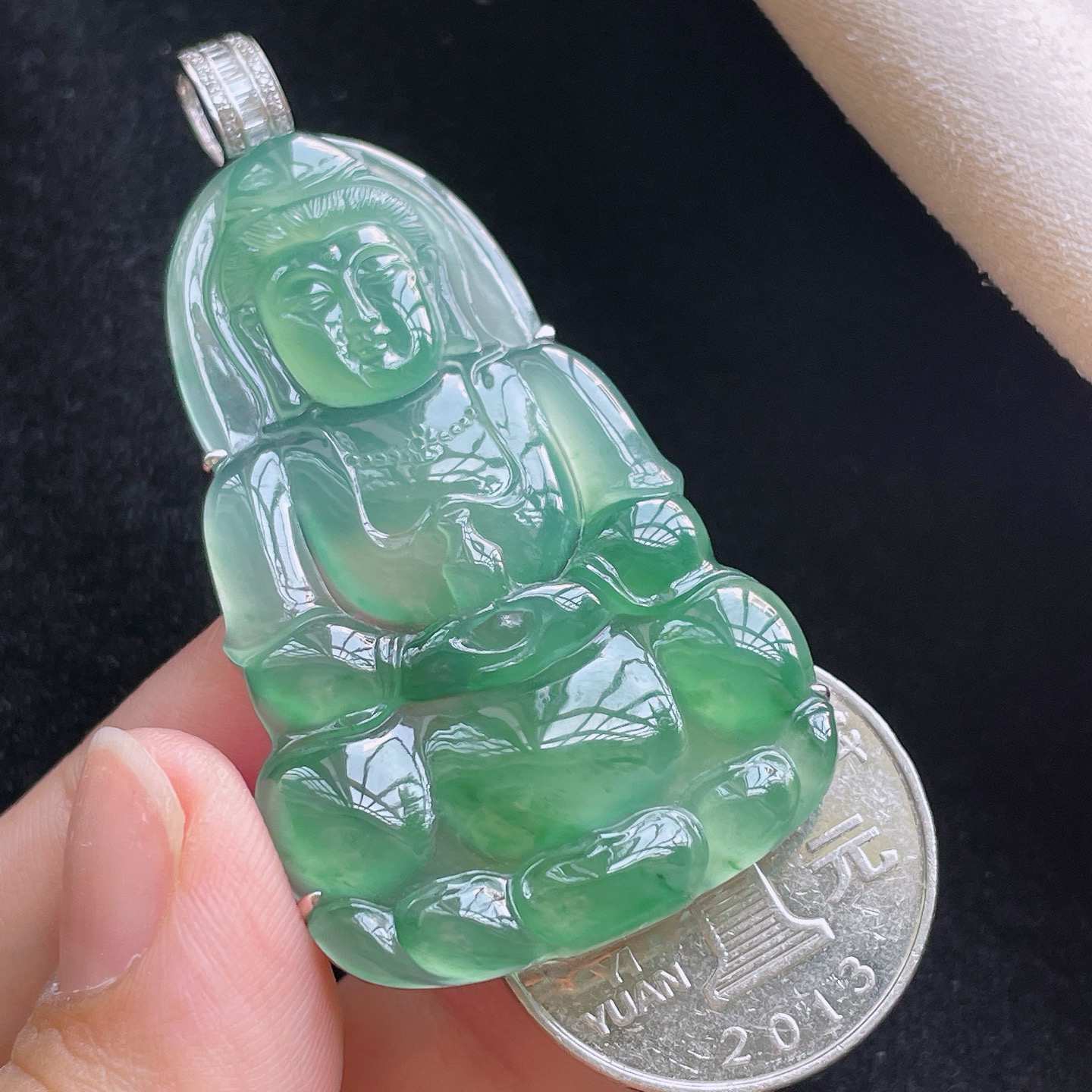 18K 晴水·观音

裸48.5-30.6-4.3