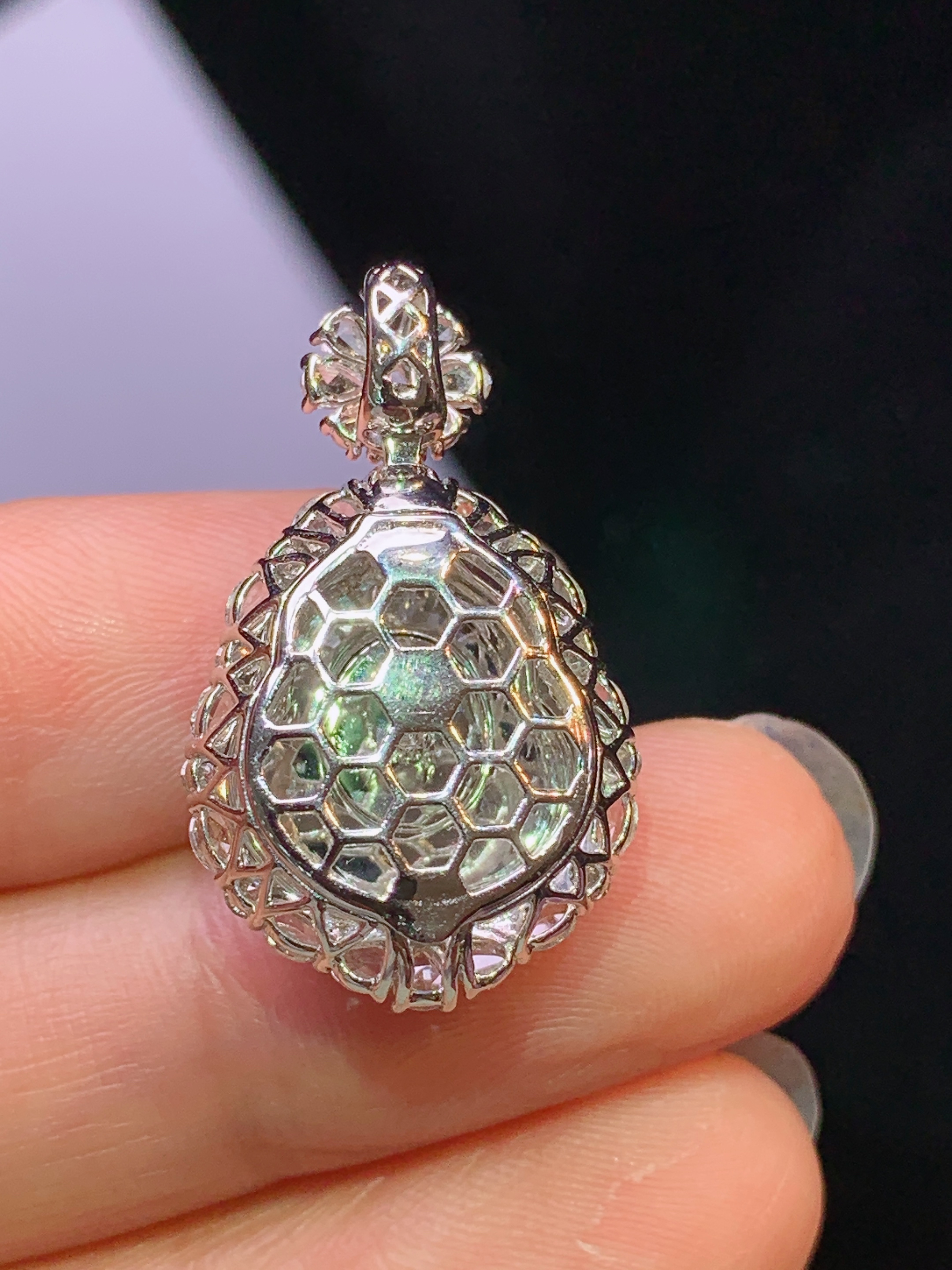 18k金钻镶嵌满绿葫芦吊坠 玉质细腻 色泽艳丽清新 水润亮眼 整体尺寸26.6*16*10h1