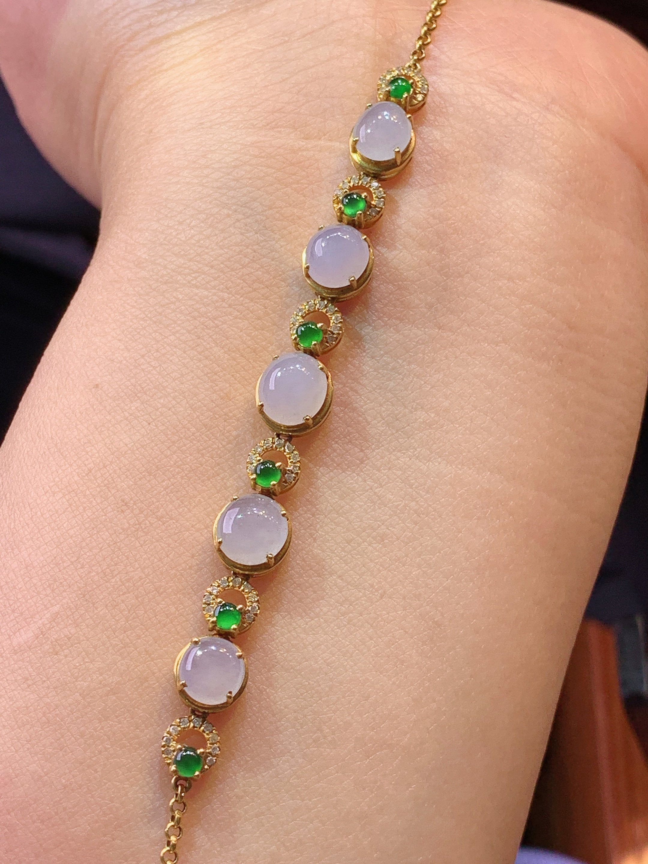 18k金钻镶嵌淡紫罗兰蛋面手链 玉质细腻 色泽艳丽清新 水润亮眼 整体尺寸68.2*7*5f3