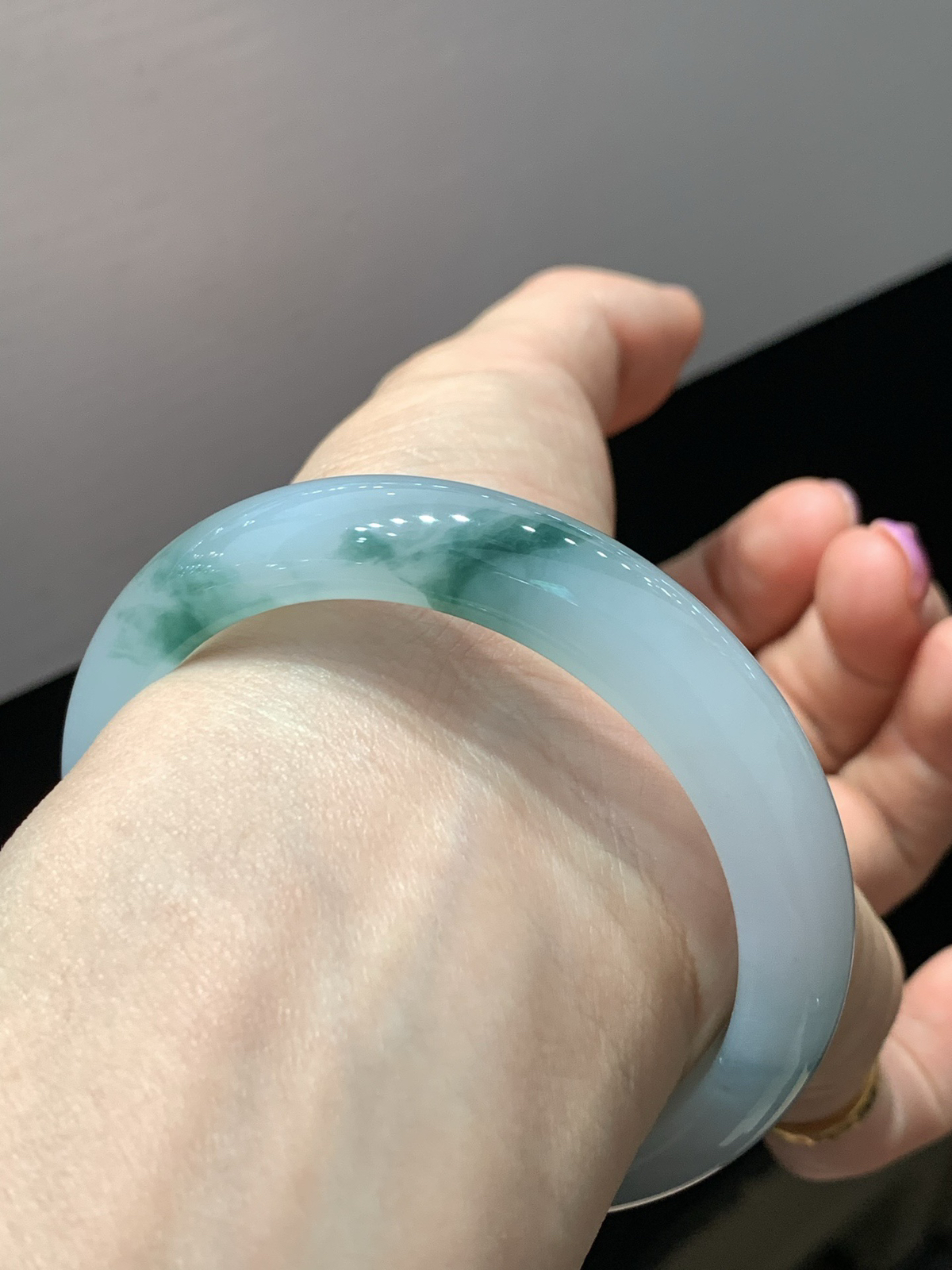 尺寸55.9/12.4/8.2，冰飘花手镯
水润细腻 清新甜美