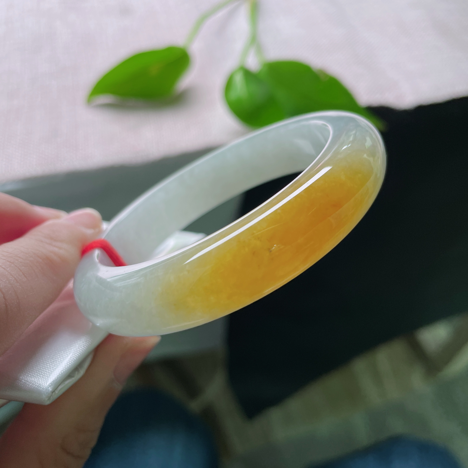 54.1/12.6/8.6黄翡正圈，水润细腻，金缕映婉，霞色生香，贵气，乌鸡