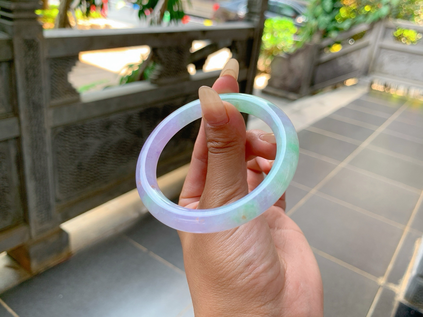 ｜52圈口
条粗：8.0、浓春彩福镯，颜色很艳丽夺目，这种镯子很少有种水的这条种色皆有、所以就很仙