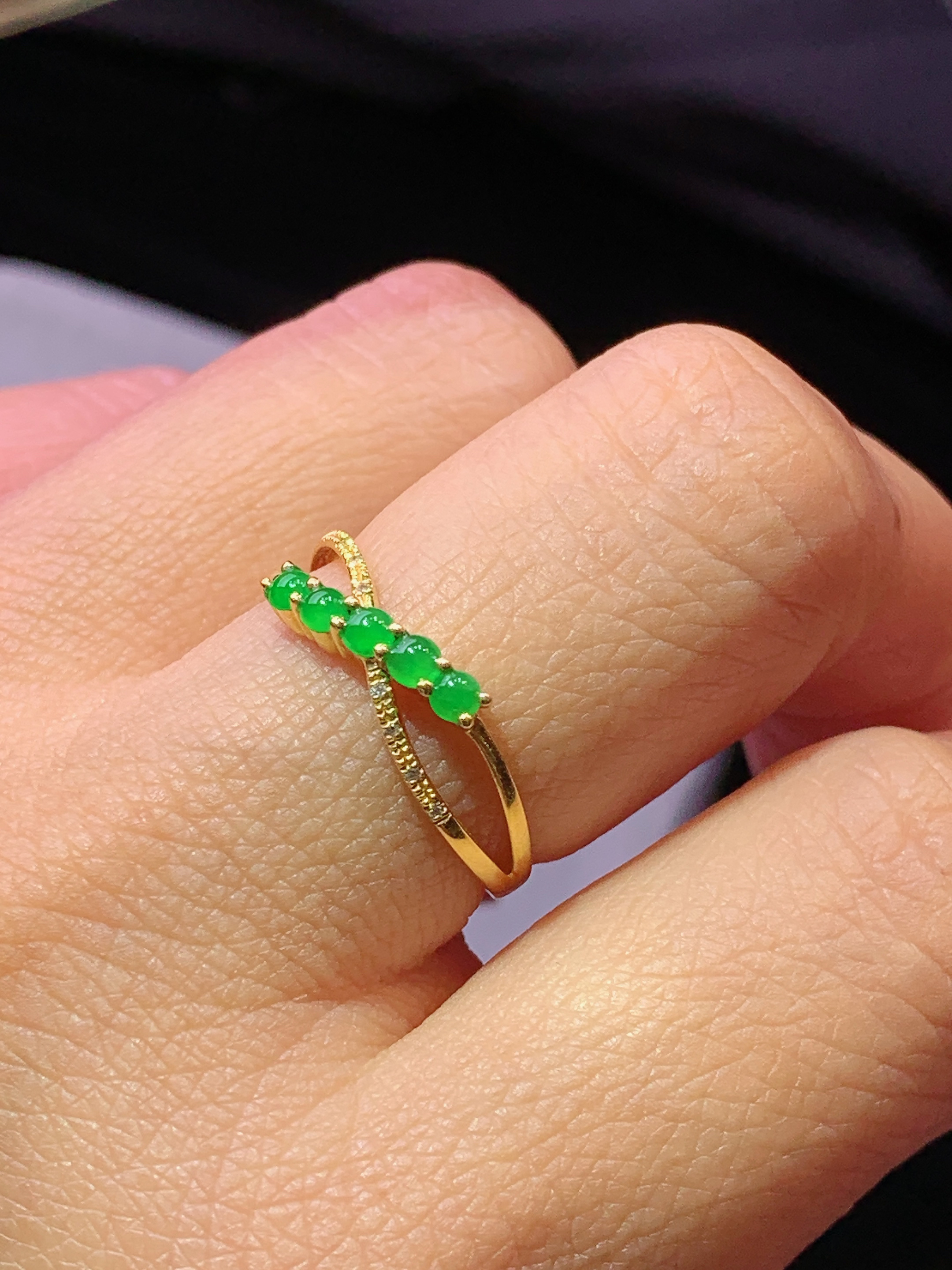 18k金钻镶嵌满绿蛋面组合戒指 玉质细腻 色泽艳丽清新 水润亮眼 圈口13.5 整体尺寸2.2*2yz