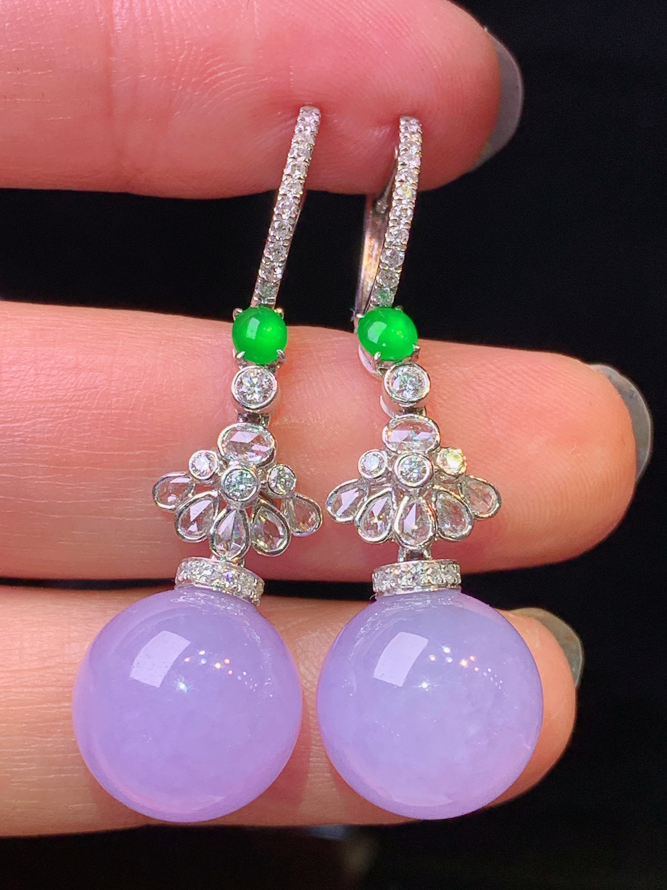 18k金钻镶嵌紫罗兰圆珠耳坠 玉质细腻 色泽艳丽清新 水润亮眼 整体尺寸40.5*12c4