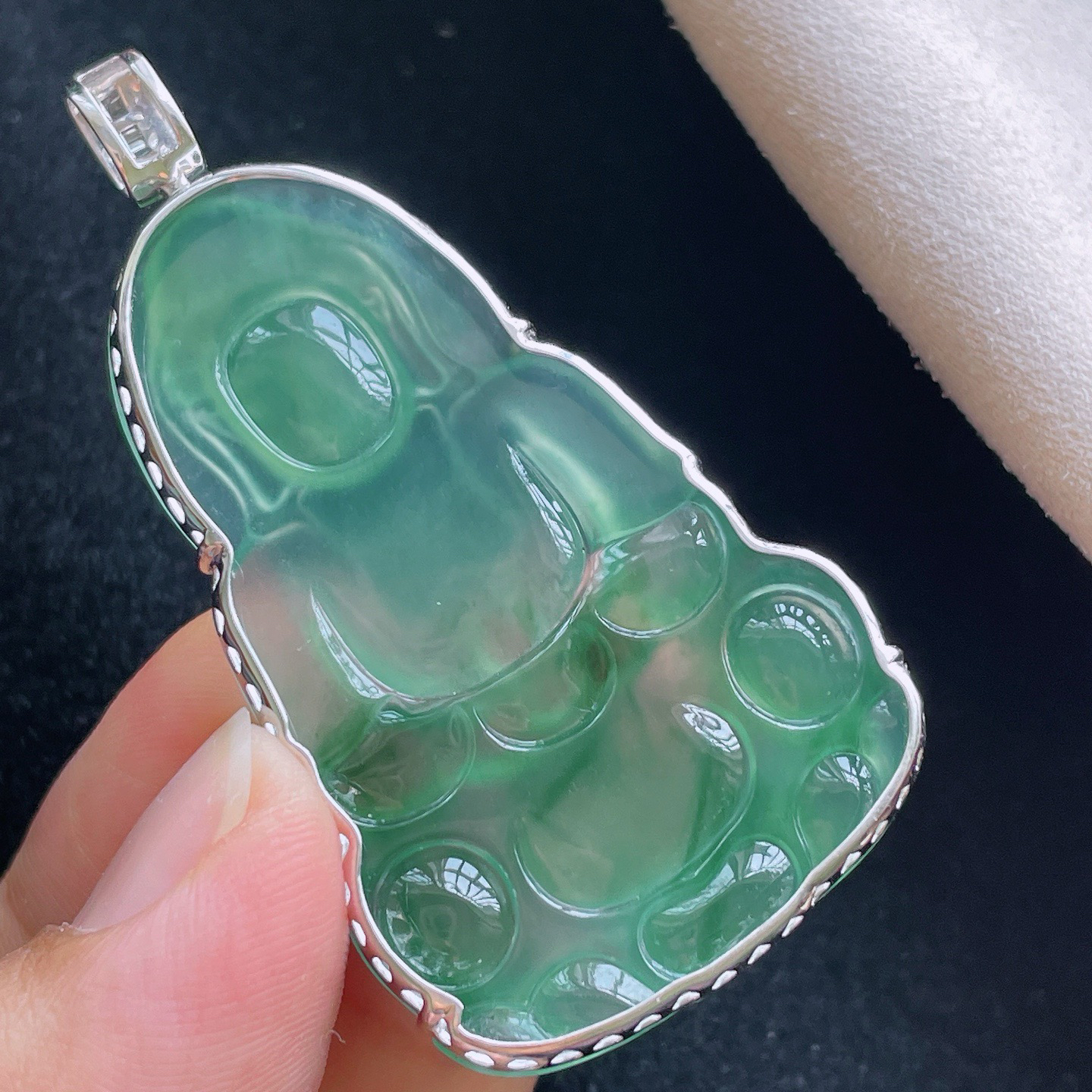 18K 晴水·观音

裸48.5-30.6-4.3