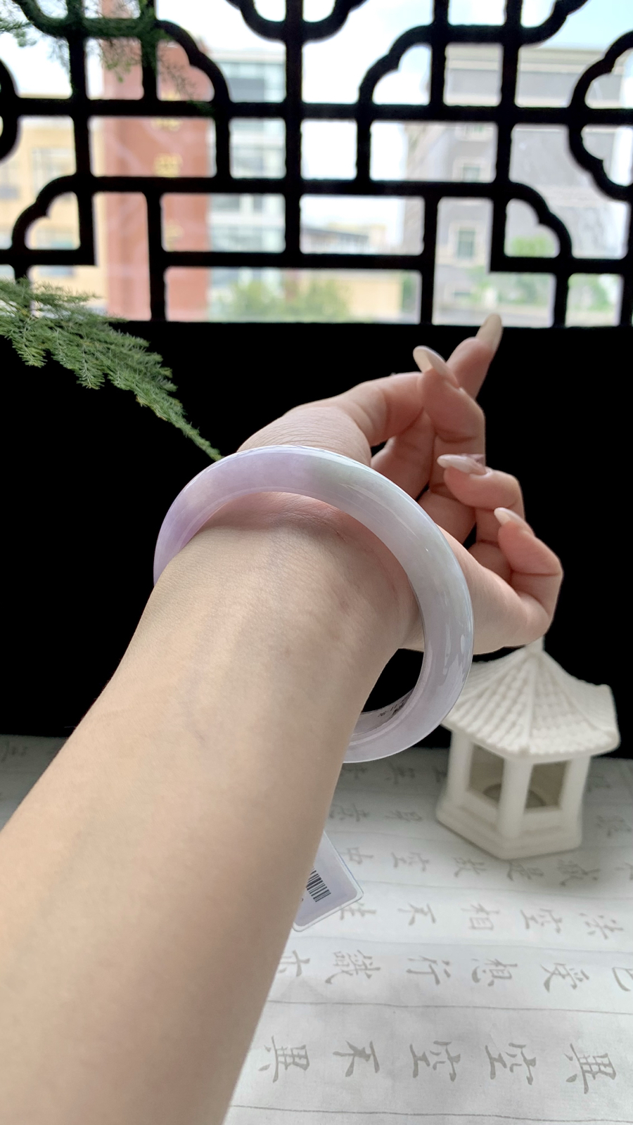  【紫罗兰】
⭕️57.5-10.6-8.8宛如一缕紫色的诗意，柔和的光芒在手腕上舞动，散发出一种神秘而浪漫的氛围