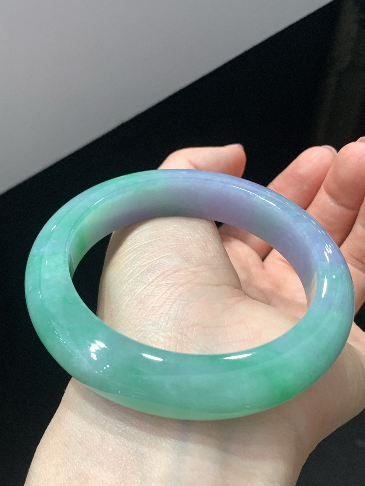 尺寸56.5/13.1/9.9，春彩手镯
水润细腻 色艳 上手好看