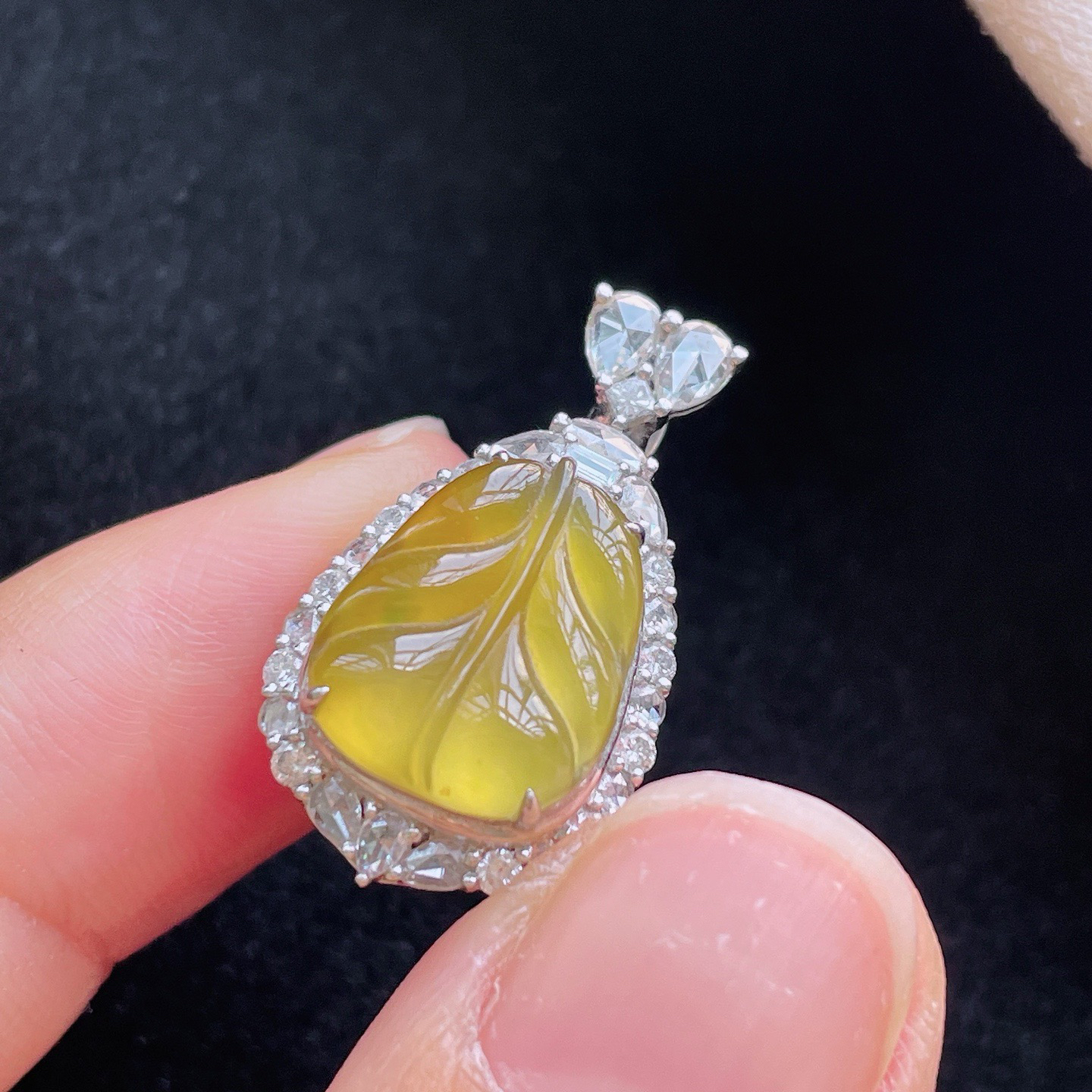 18K 黄翡·叶子

整24.7-14.1-9.6
裸13.2-10.5-2.7