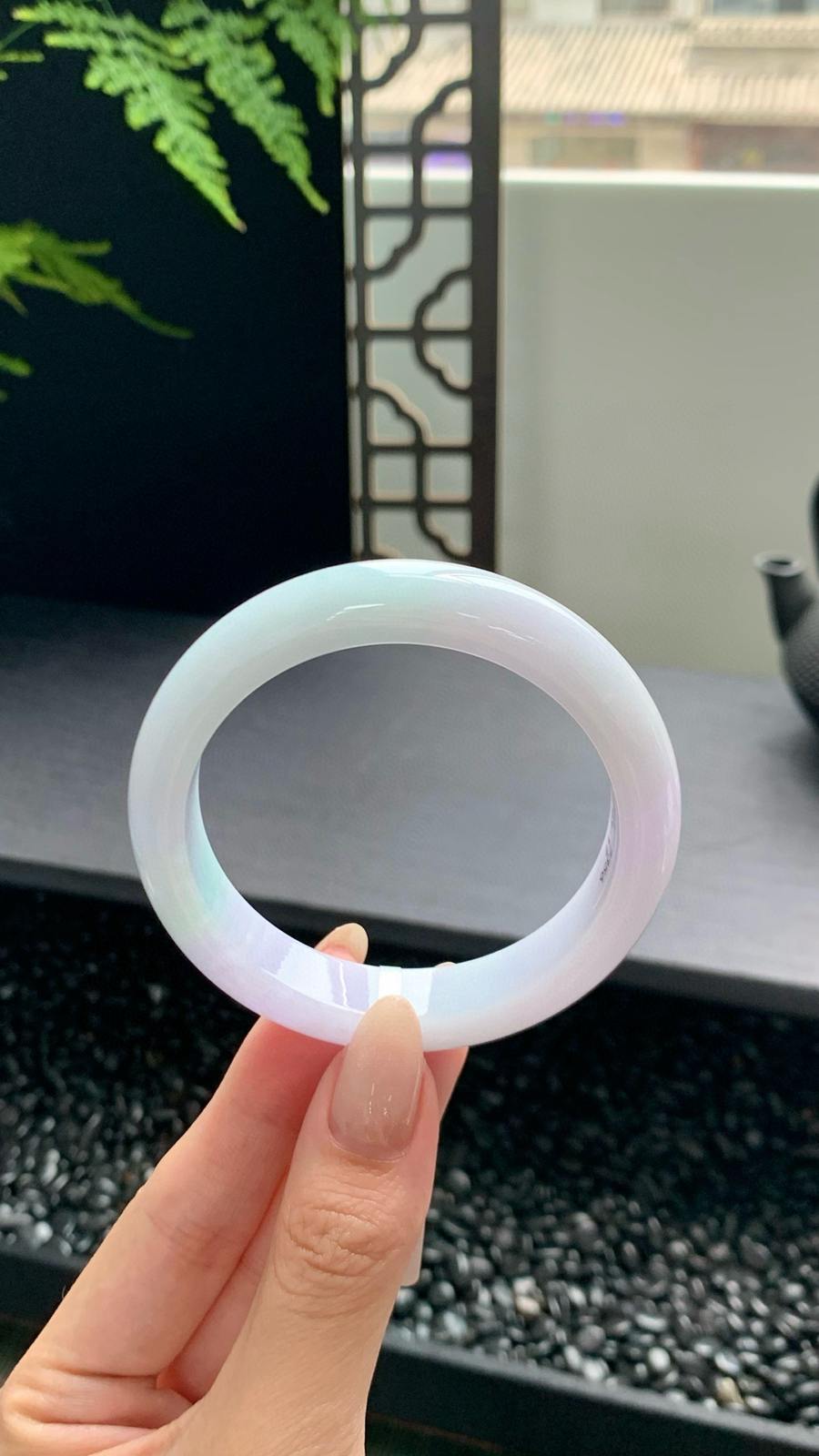 底妆细腻有水头，春彩底清新甜美，色泽淡雅古朴，时而幻紫时而幻绿，仙气满满56-12.5-8mm