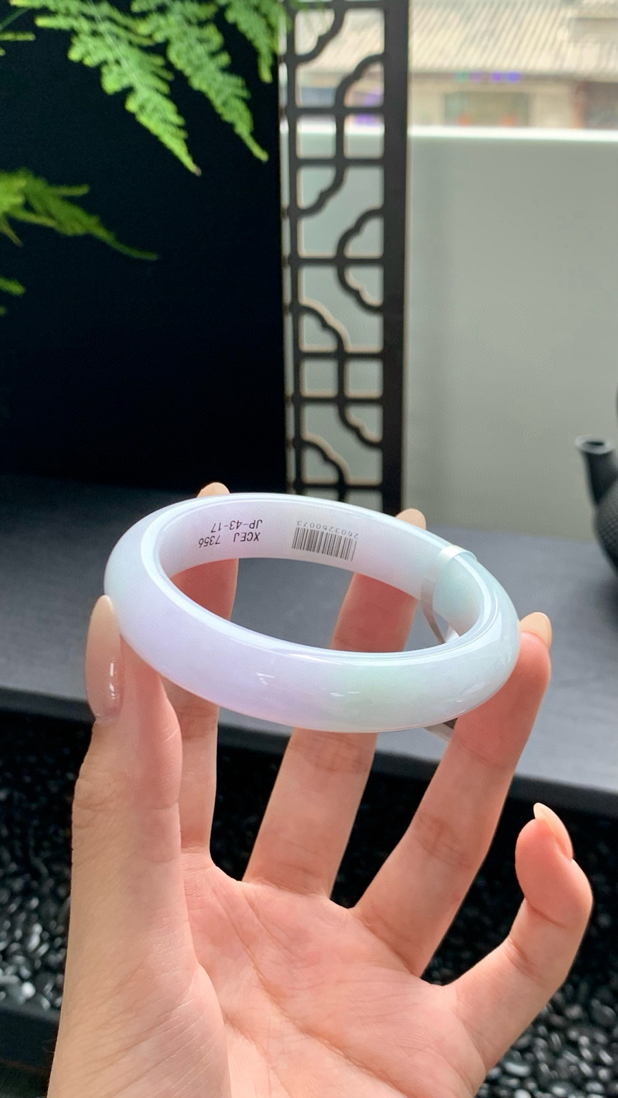 底妆细腻有水头，春彩底清新甜美，色泽淡雅古朴，时而幻紫时而幻绿，仙气满满56-12.5-8mm